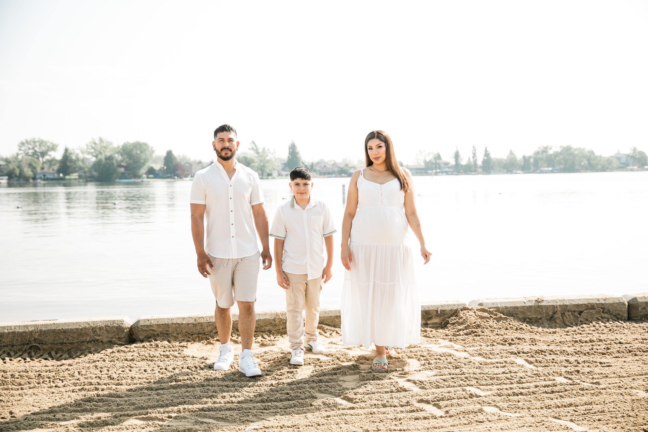 Maternity Photos — Isa — Chestermere. Fotografía accesible en Calgary