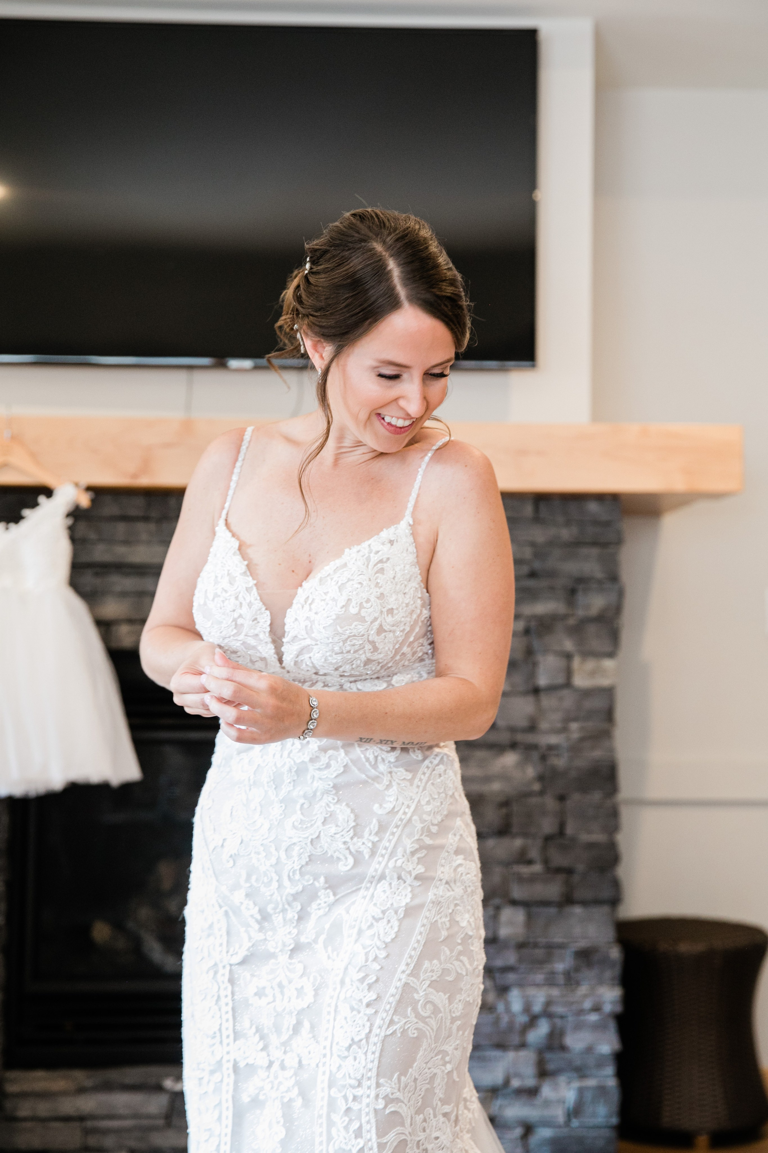 Kayla Hagen — Getting Ready Photos. Fotografía accesible en Calgary