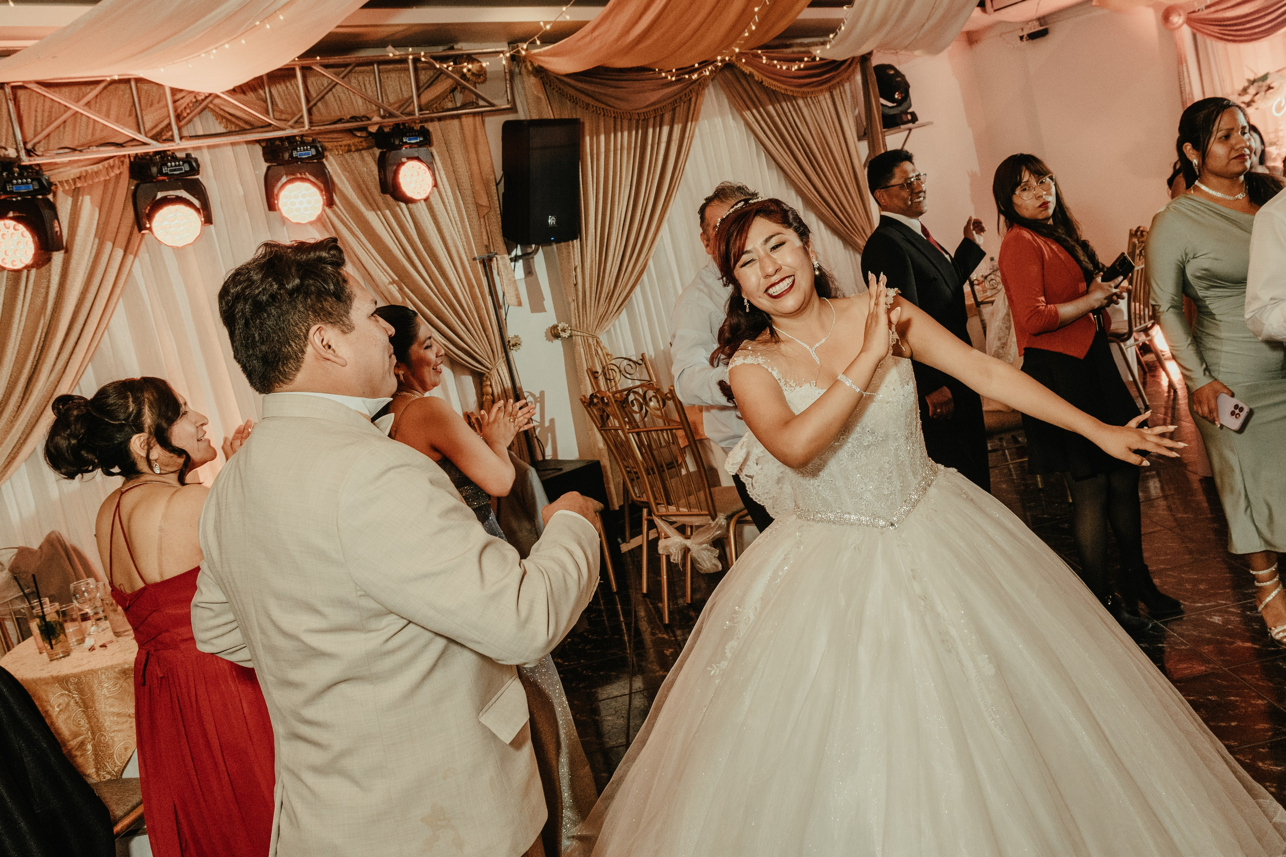 VANESSA + FRANKLIN BODA RELIGIOSA. Studio KVTA | Fotografía y Video de Bodas en Arequipa