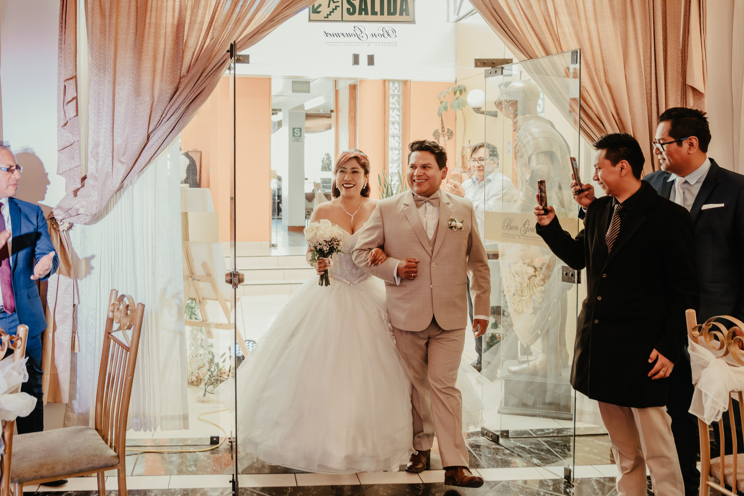 VANESSA + FRANKLIN BODA RELIGIOSA. Studio KVTA | Fotografía y Video de Bodas en Arequipa