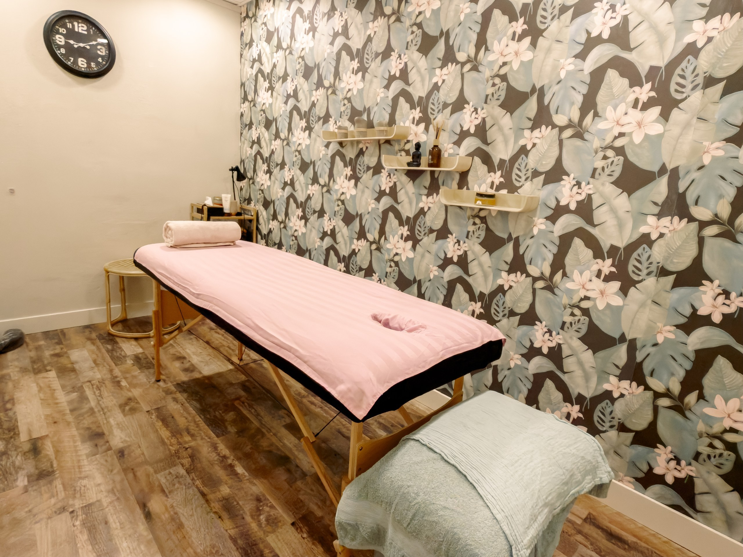 Beauty Salon Interior — Visual Story. Okelys.pro