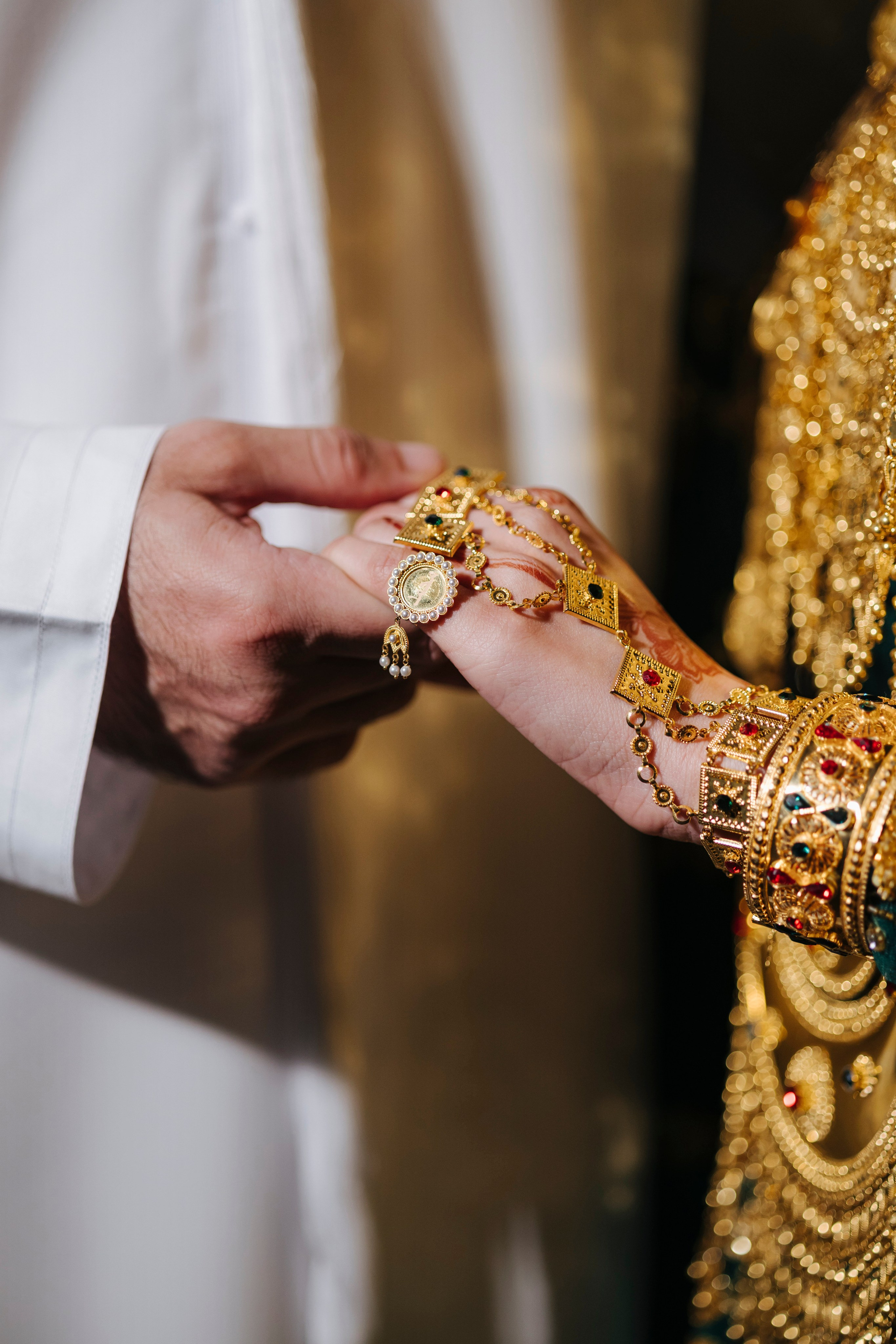 Meera Henna. Wedding, Maternity & Family Photographer in Dubai, UAE & Worldwide