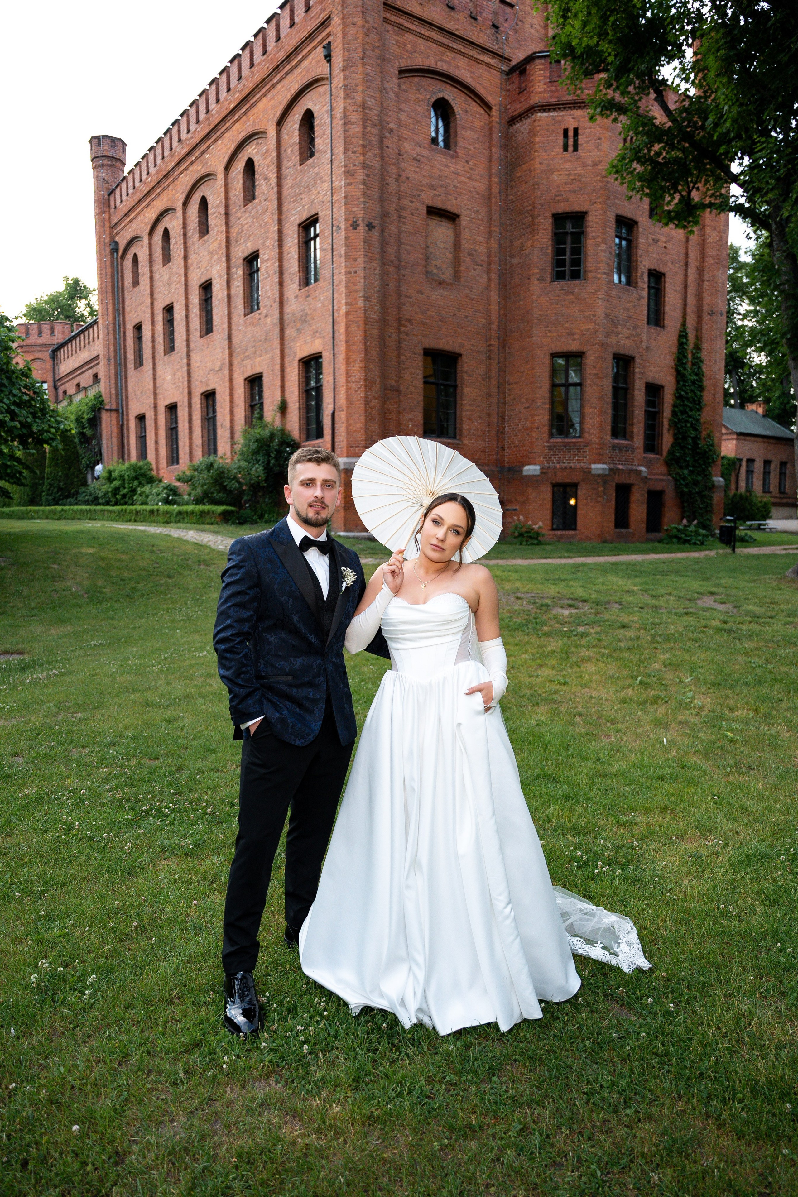 E&N: Zamek w Rzucewie. SL Wedding Photo — Editorial, Elegant & Timeless Wedding Photography in Poland and Across Europe