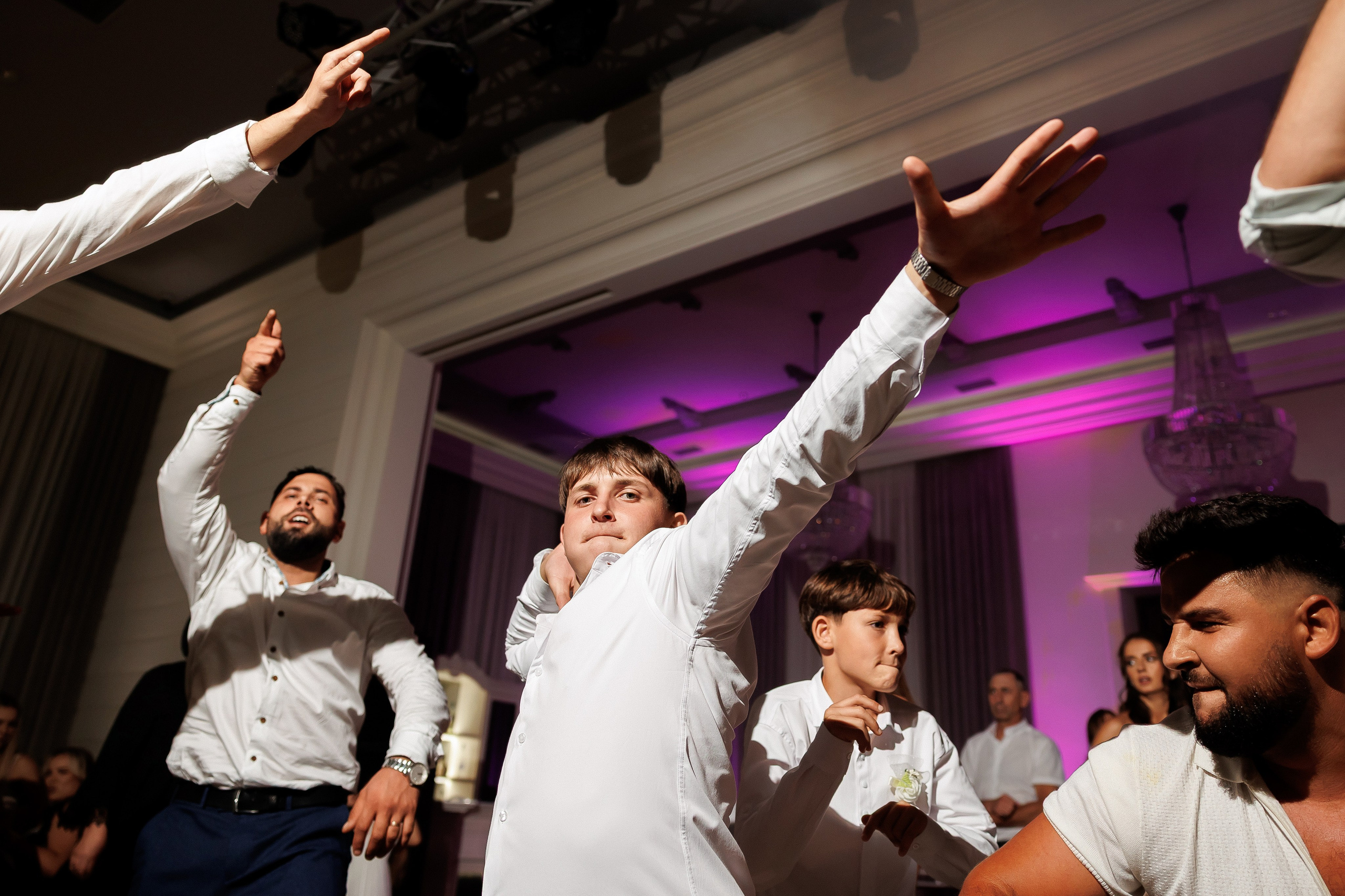 Eugen & Livia — Grand Elysee — Wedding Day. Servicii Foto și Video 067188353