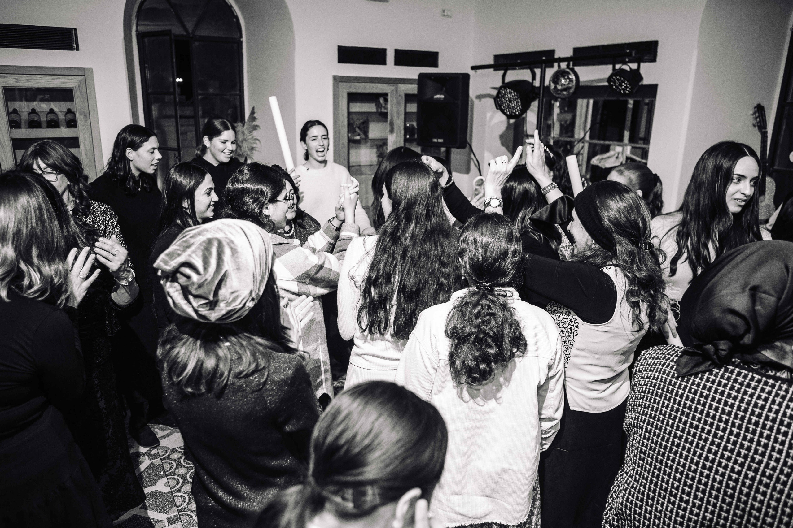 PARTY IN A RESTAURANT WITH THE WHOLE FAMILY. Https://shi-photo.com/