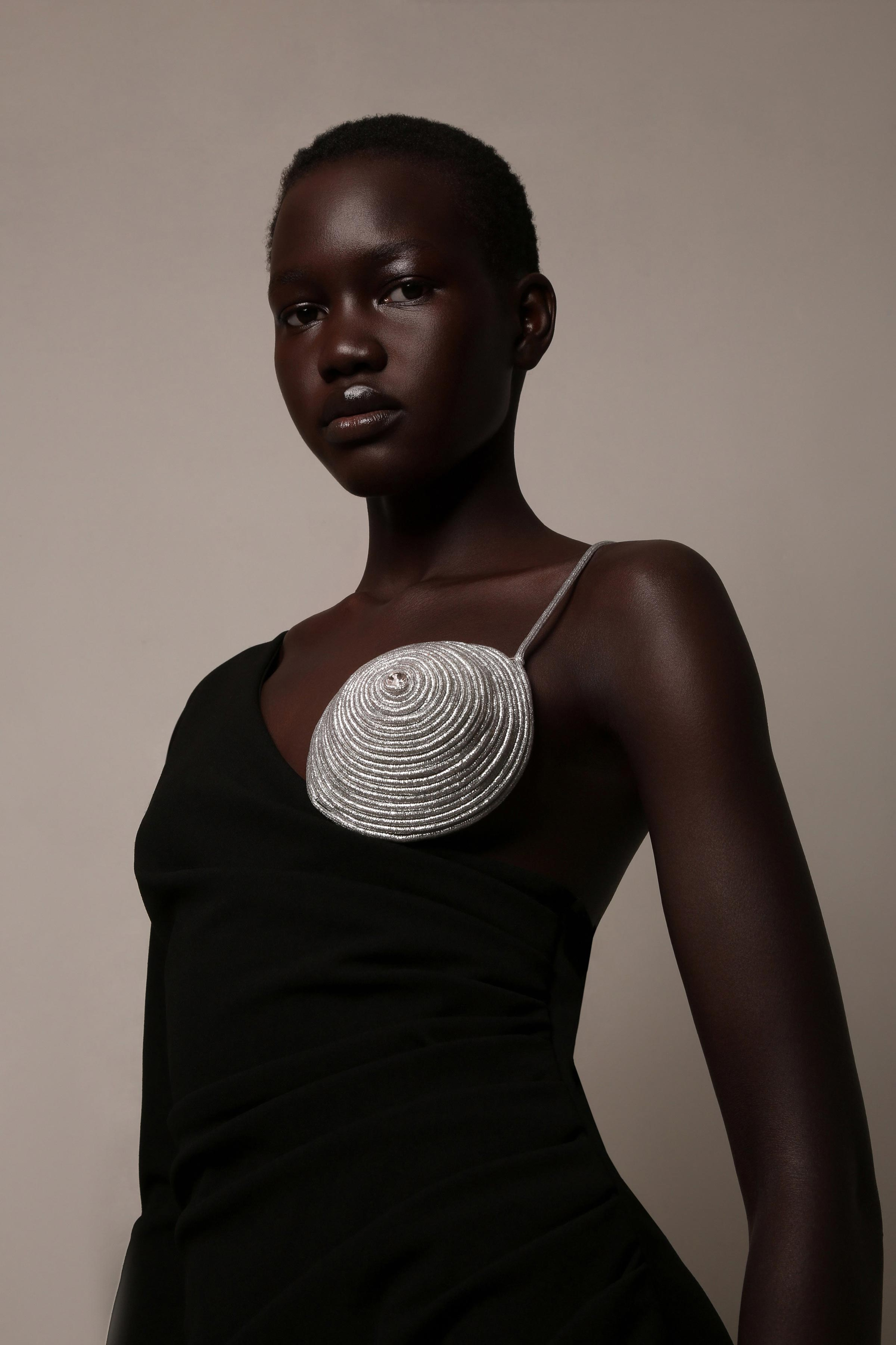 FASHION. Beauty, Fashion and Editorial Retoucher