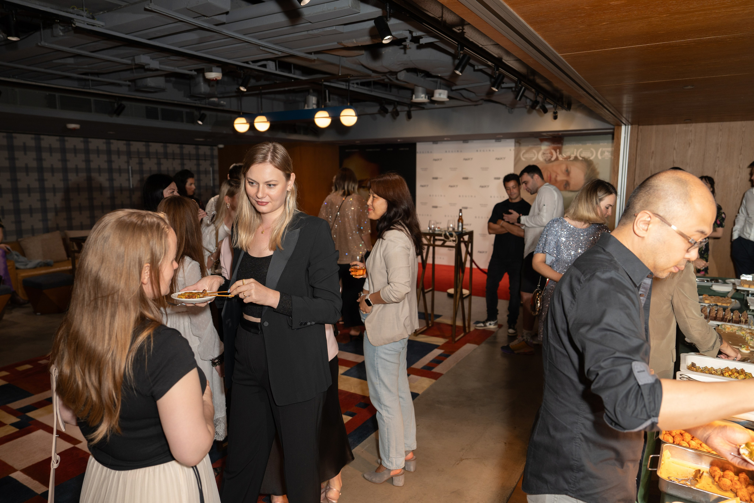 KRISP. PRODUCTION MOVIE PREMIER. ФОТОГРАФ В ГОНКОНГЕ (СВАДЬБЫ, FASHION, СЕМЕЙНЫЕ, МЕРОПРИЯТИЯ, ФОТОПРОГУЛКИ)