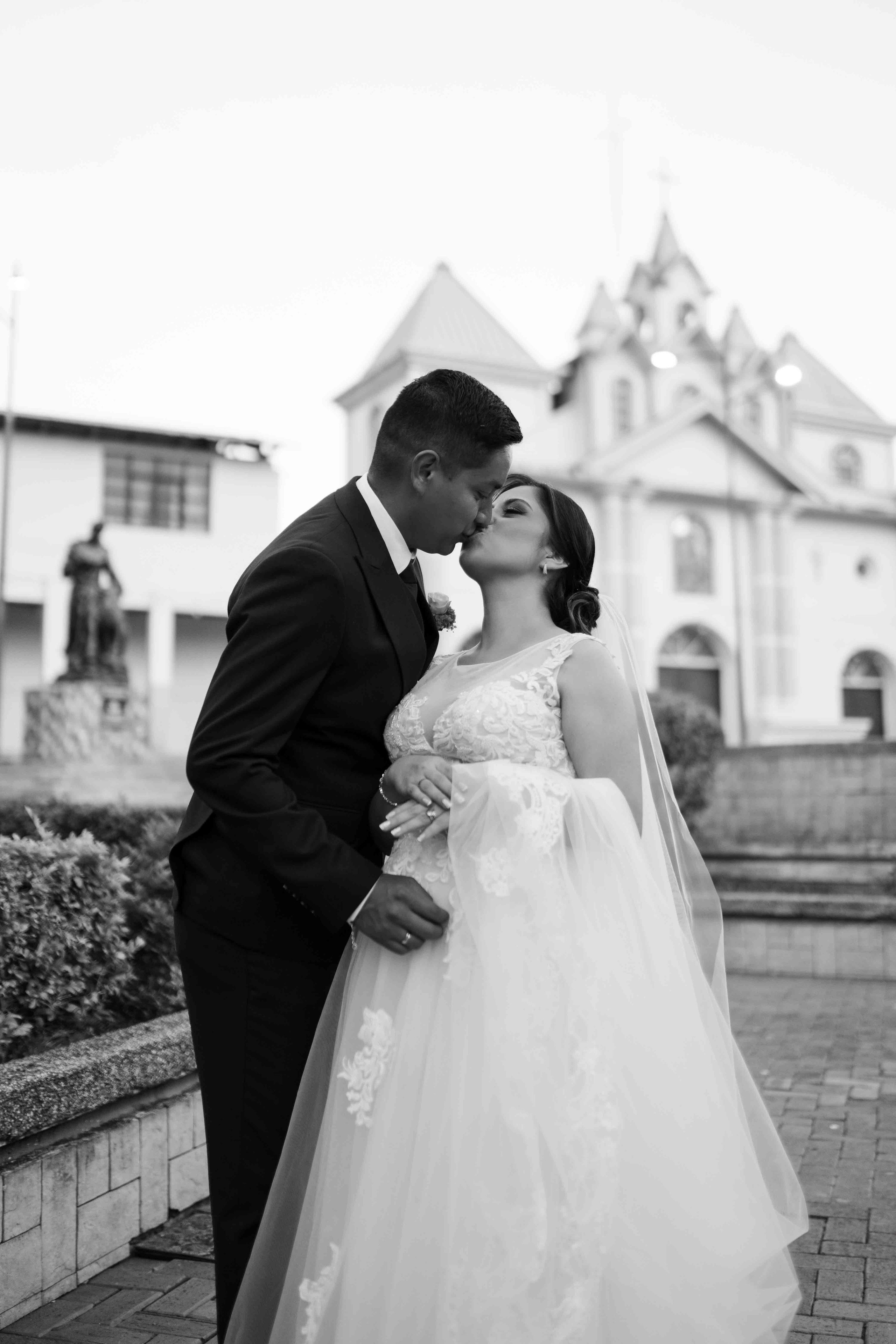 Jennifer y Vladimir. Fotógrafo de bodas en Loja Ecuador | Piero Alvarez PH