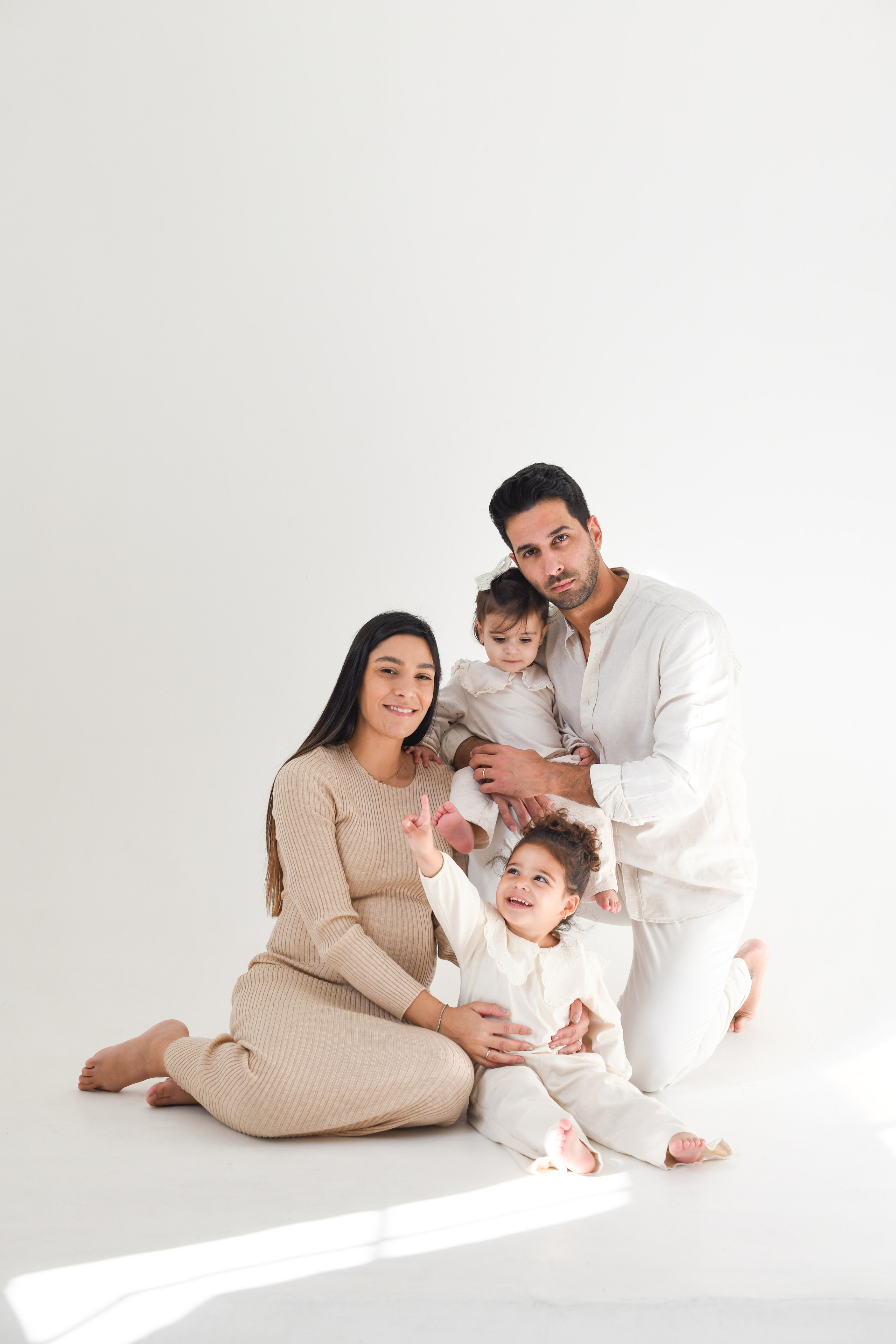 Eliya's family. צלמת ולדה