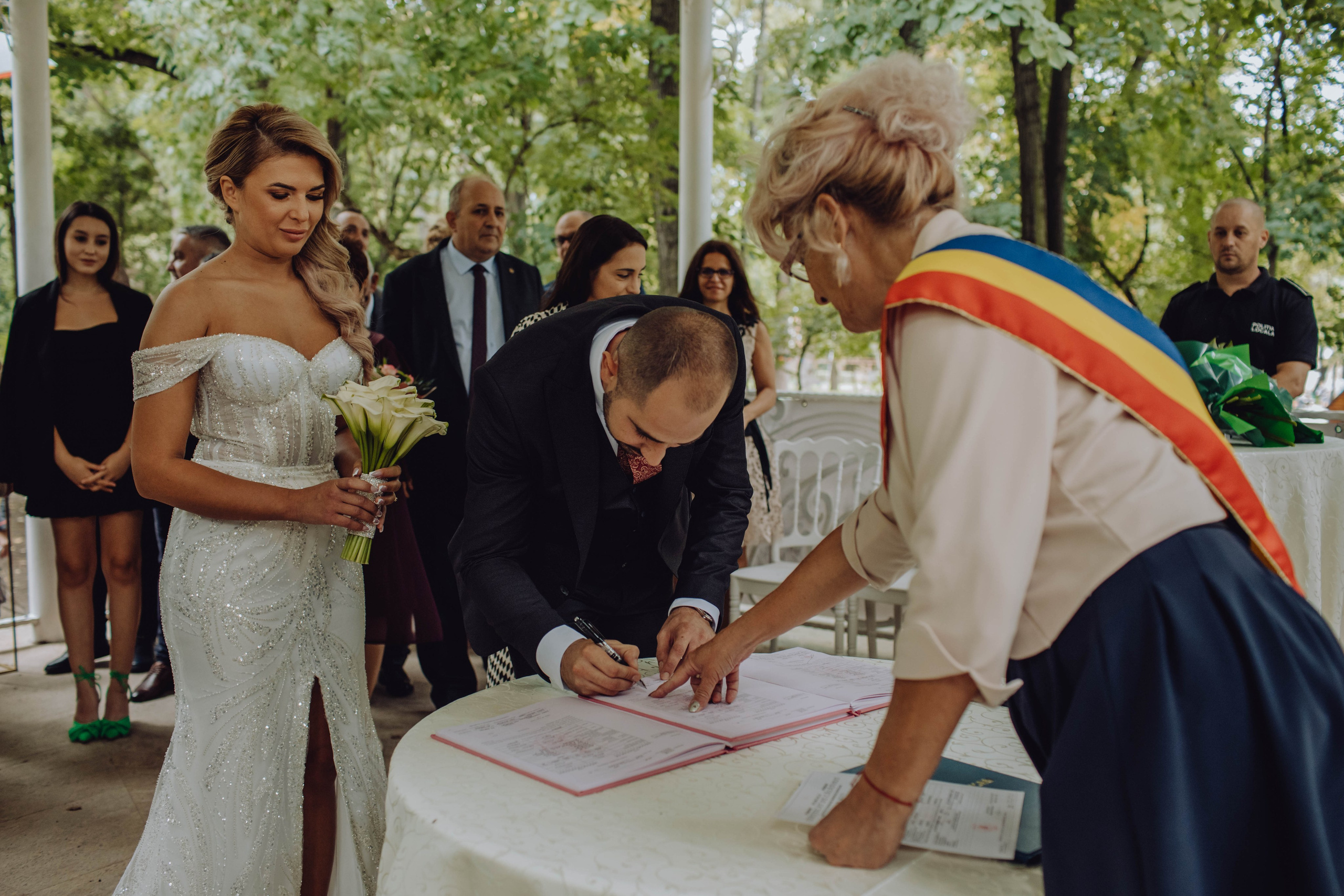 Liviu & Simona. Wedding & couple photographer from Romania Rut Vetan
