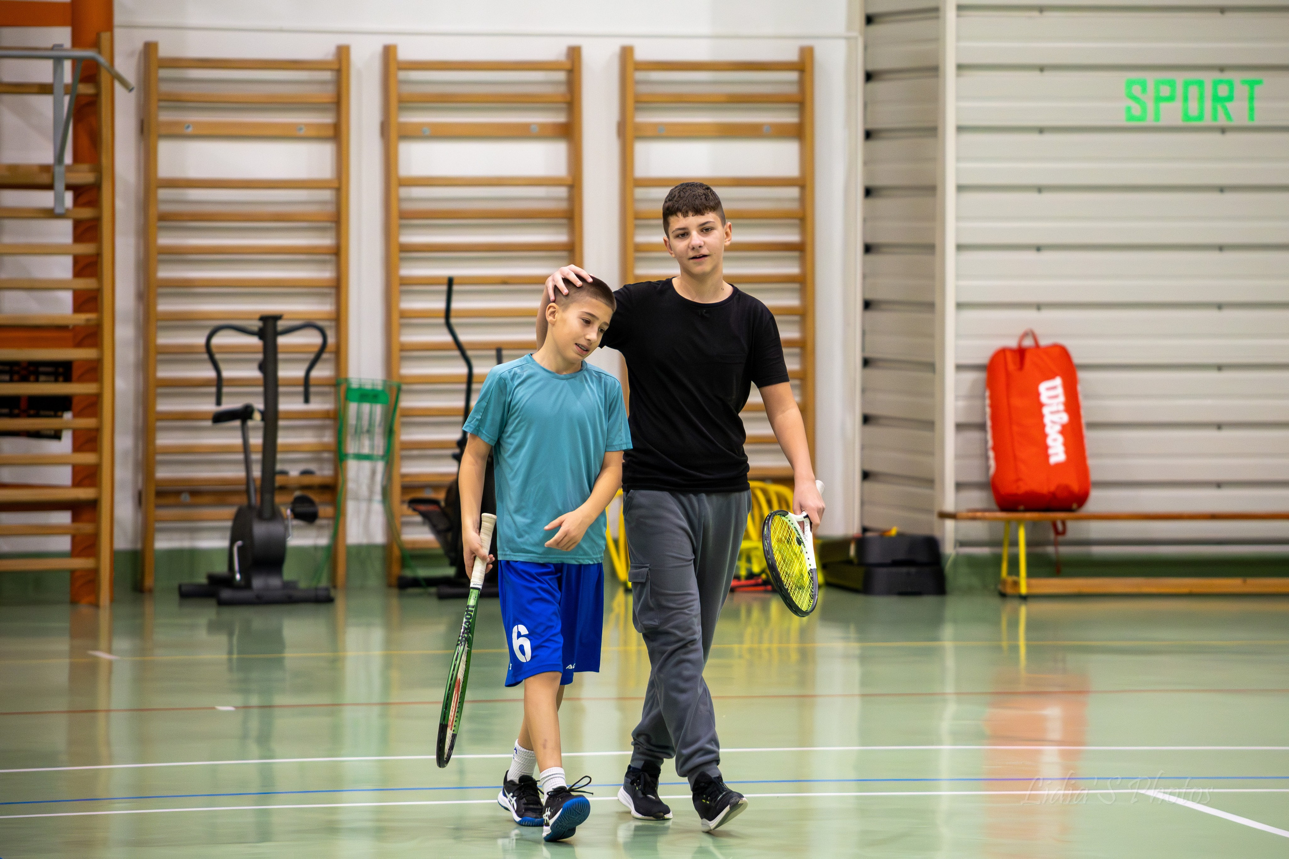 Turneu tenis de camp în sală. Fotograf. Lucrez cu oameni, produse și spații. Portret și fotografie creativă. Bacău, România. Lidia Savinoiu