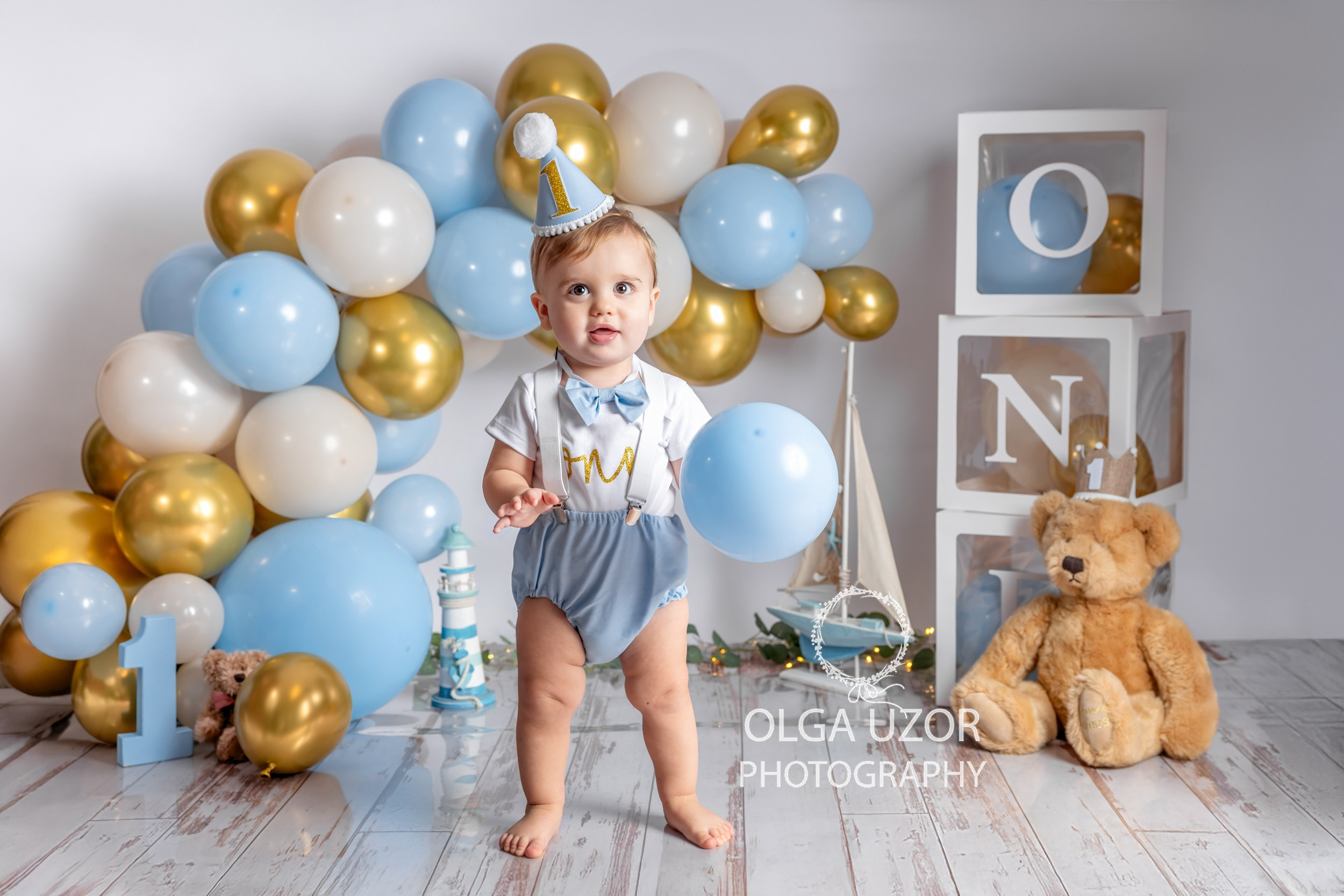 Cake smash photo session Hertfordshire, Stevenage. Stevenage, Hertfordshire family, maternity and newborn photographer