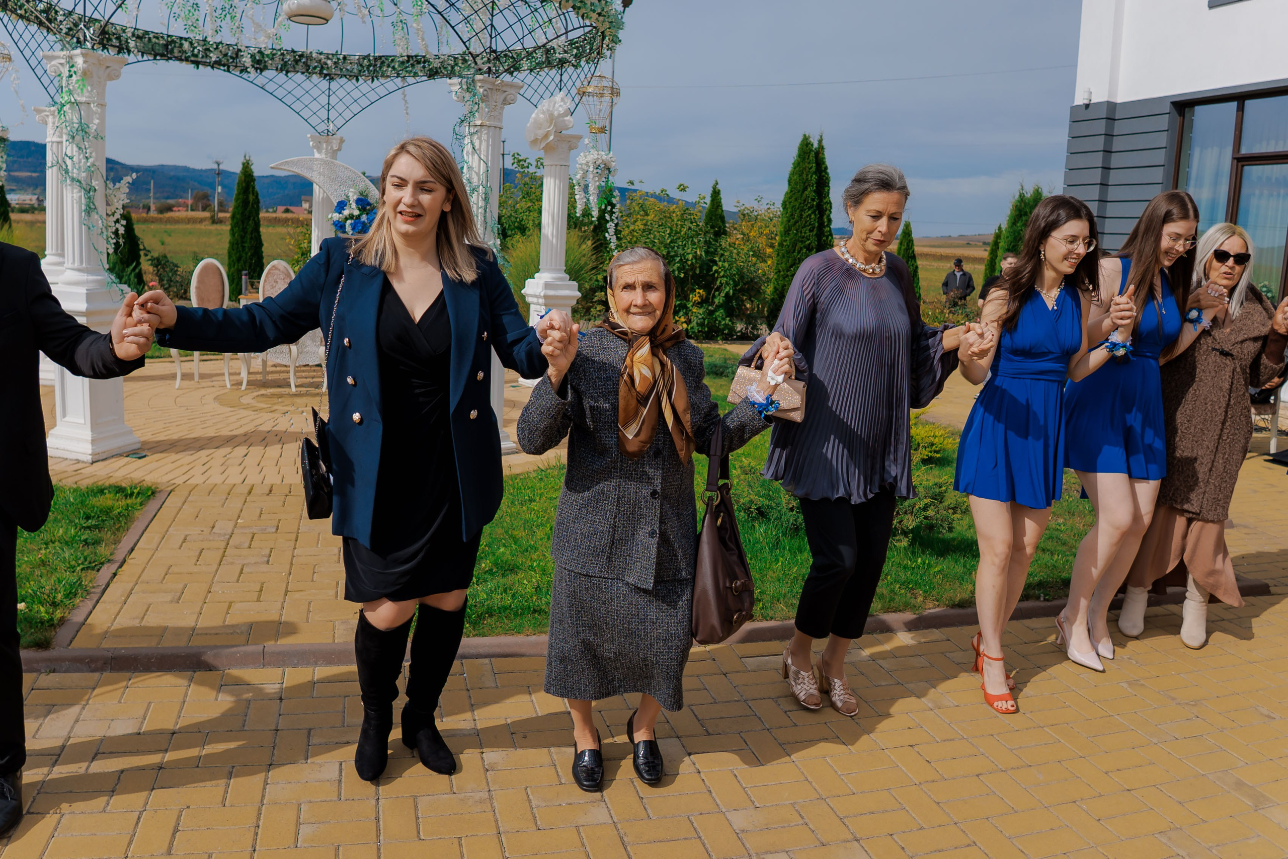 Loredana & Emilian – Ziua Nunții | Videografie - fotografie Botez Suceava, Iași, Botoșani. Servicii foto-video profesionale, pentru momente de neuitat