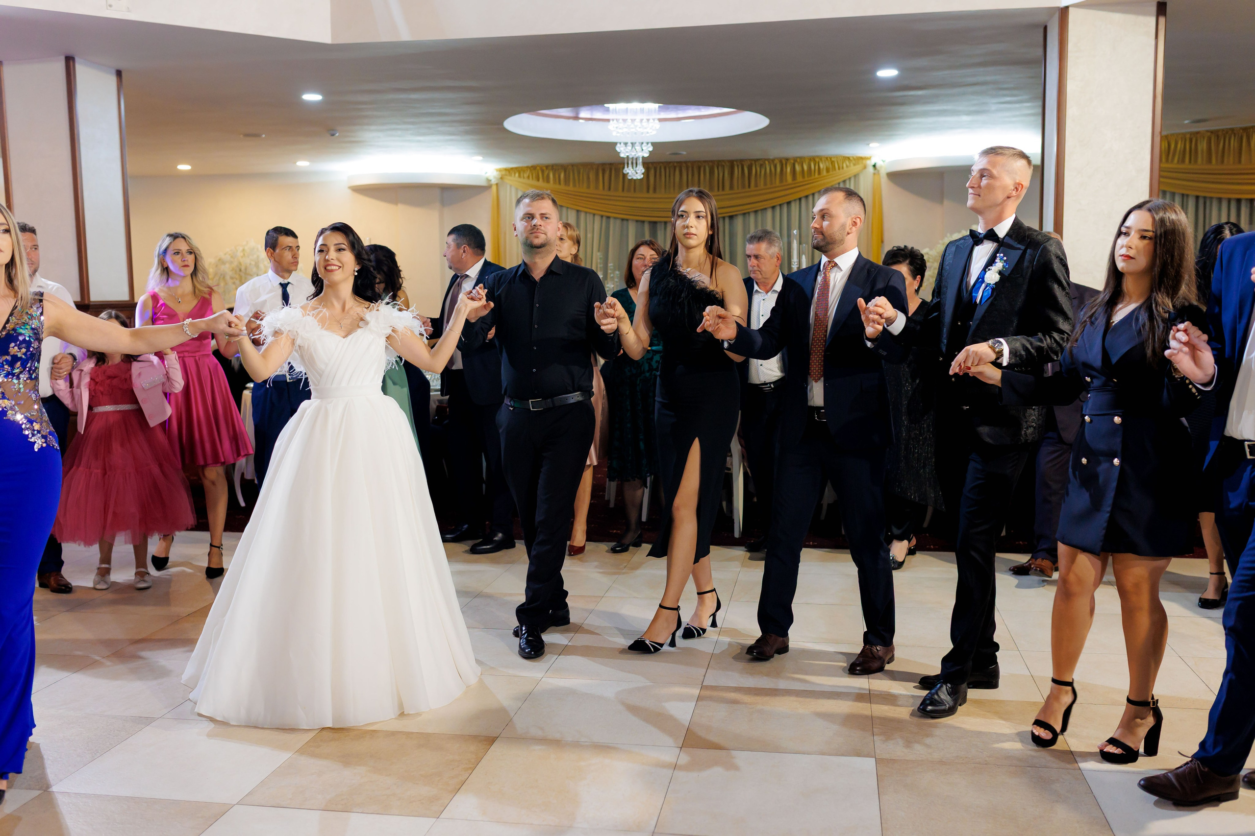 Loredana & Emilian – Ziua Nunții | Videografie - fotografie Botez Suceava, Iași, Botoșani. Servicii foto-video profesionale, pentru momente de neuitat
