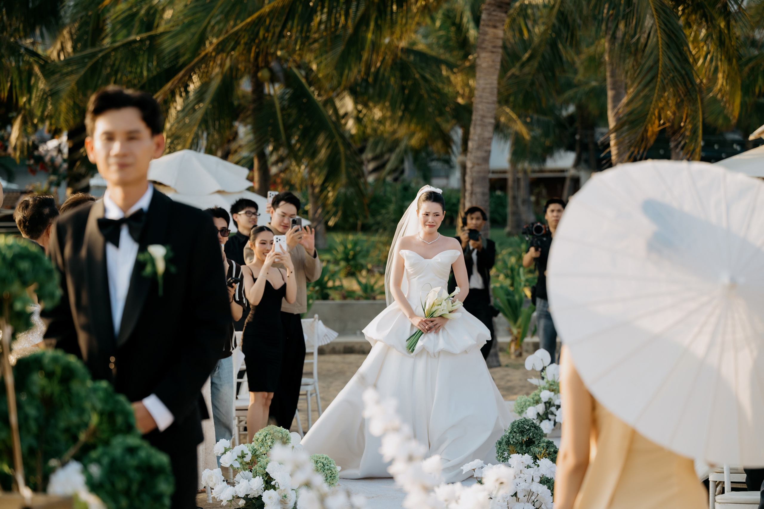 DIEU & THINH/Destination Wedding. Nhiếp ảnh gia đám cưới hàng đầu tại Thành Phố Hồ Chí Minh