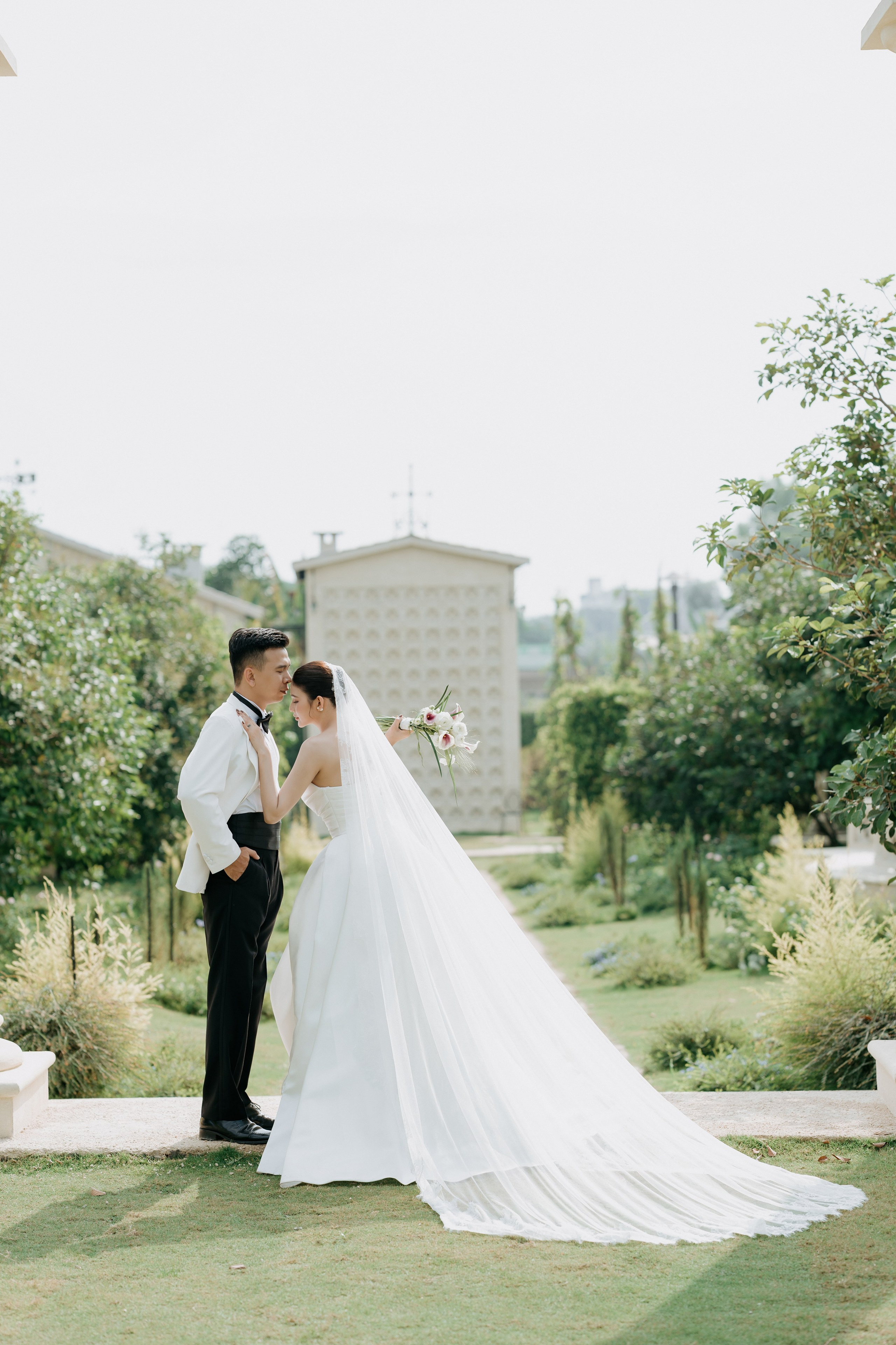 THU & NHU / An garden. Saigon Wedding Present | Art Beyond Moments