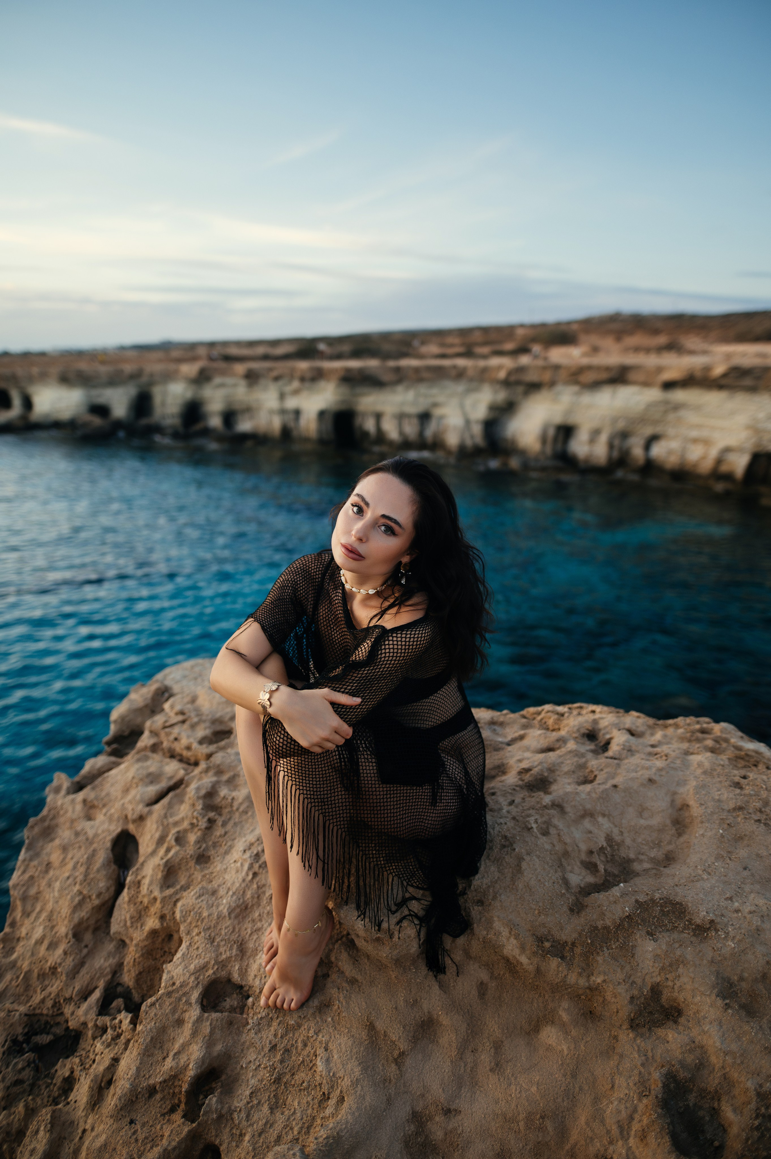 Морские скалы. Фотограф на Кипре