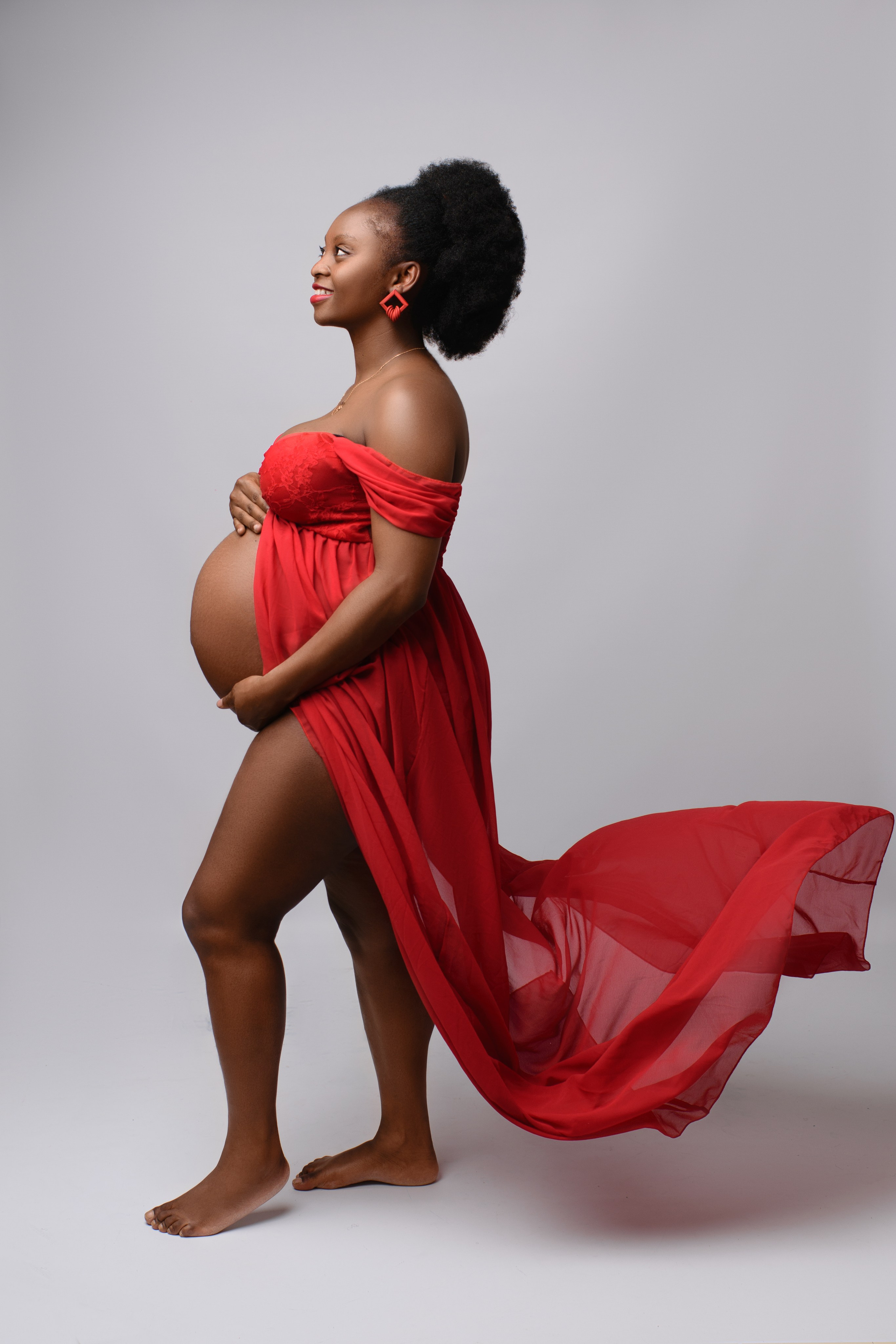 Babybauch Fotoshooting im Studio und on Location. Neugeborene, Baby Fotografin in Düren (NRW) - Vitalina Unruh