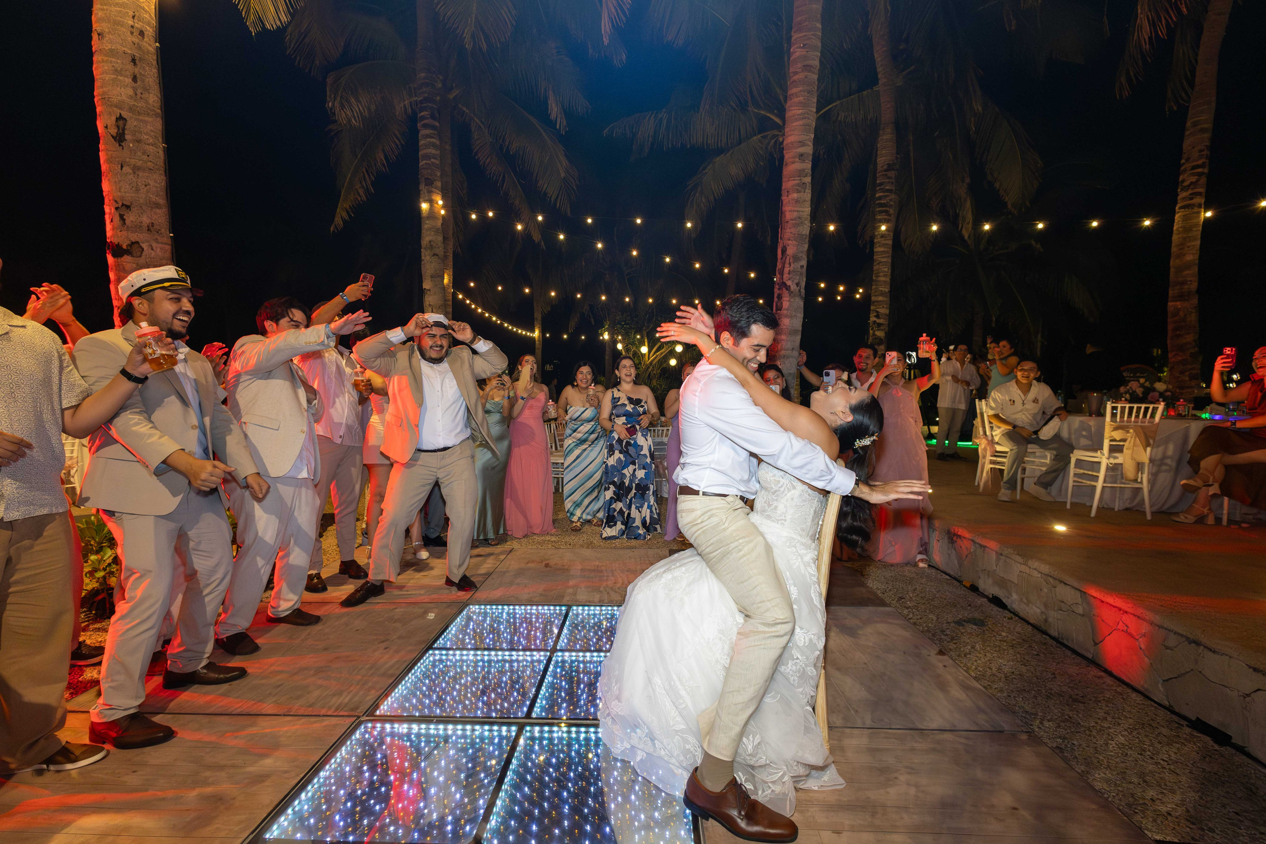 Wedding Photo Cancun. Alfredo Vazquez Wedding Films & Photography | Mexico & Destination Weddings