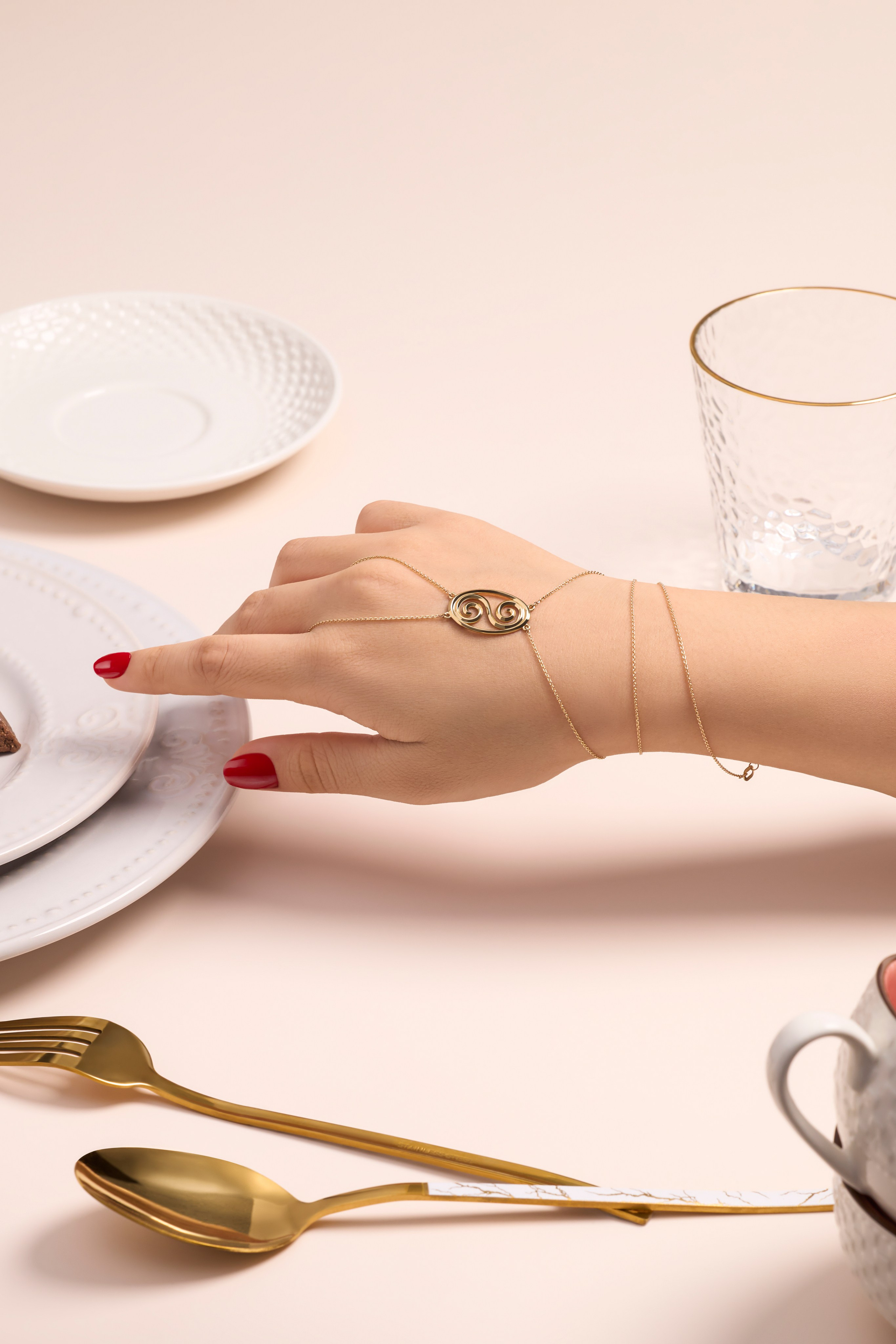 jewelry retouching, high-end jewelry editing, ring photo retouch, necklace retouching, earring retouch, bracelet photo editing, gold jewelry editing, silver retouching, diamond photo retouch, gemstone retouching, jewelry photo enhancement, jewelry for social media, Instagram jewelry visuals, clean jewelry retouch, shiny metal retouching, jewelry background cleanup, product retouching for Instagram, jewelry flatlay editing, sparkle enhancement, jewelry shadows retouch, jewelry color correction, commercial photo retouching, e-commerce retouching, high-end product retouching, product photography editing, clean product visuals, photo editing for brands, professional product retoucher, minimal product editing, packaging retouching, advertising photo editing