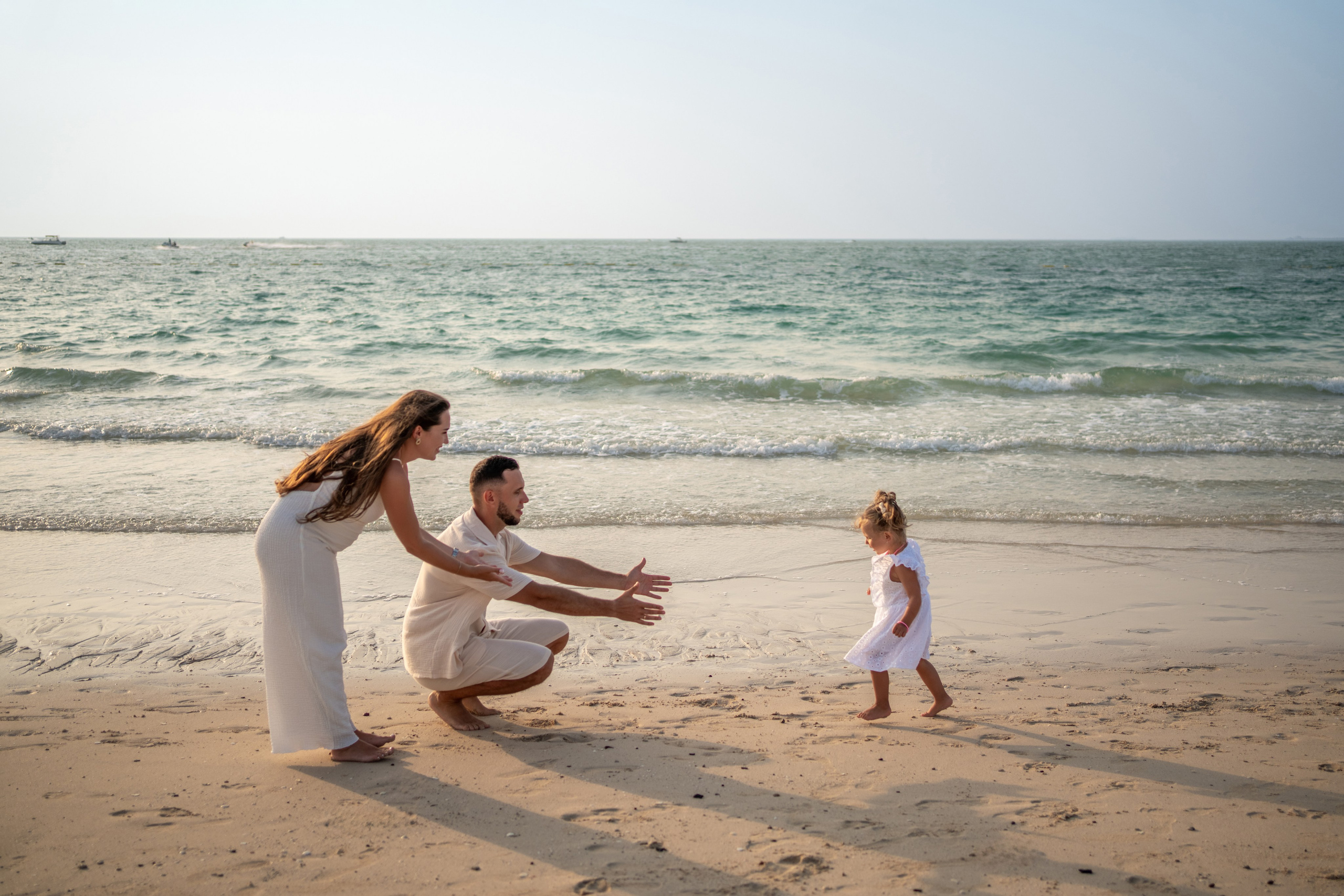 Golden hour, growing love. Angela Iakovleva — Family Photographer in Dubai