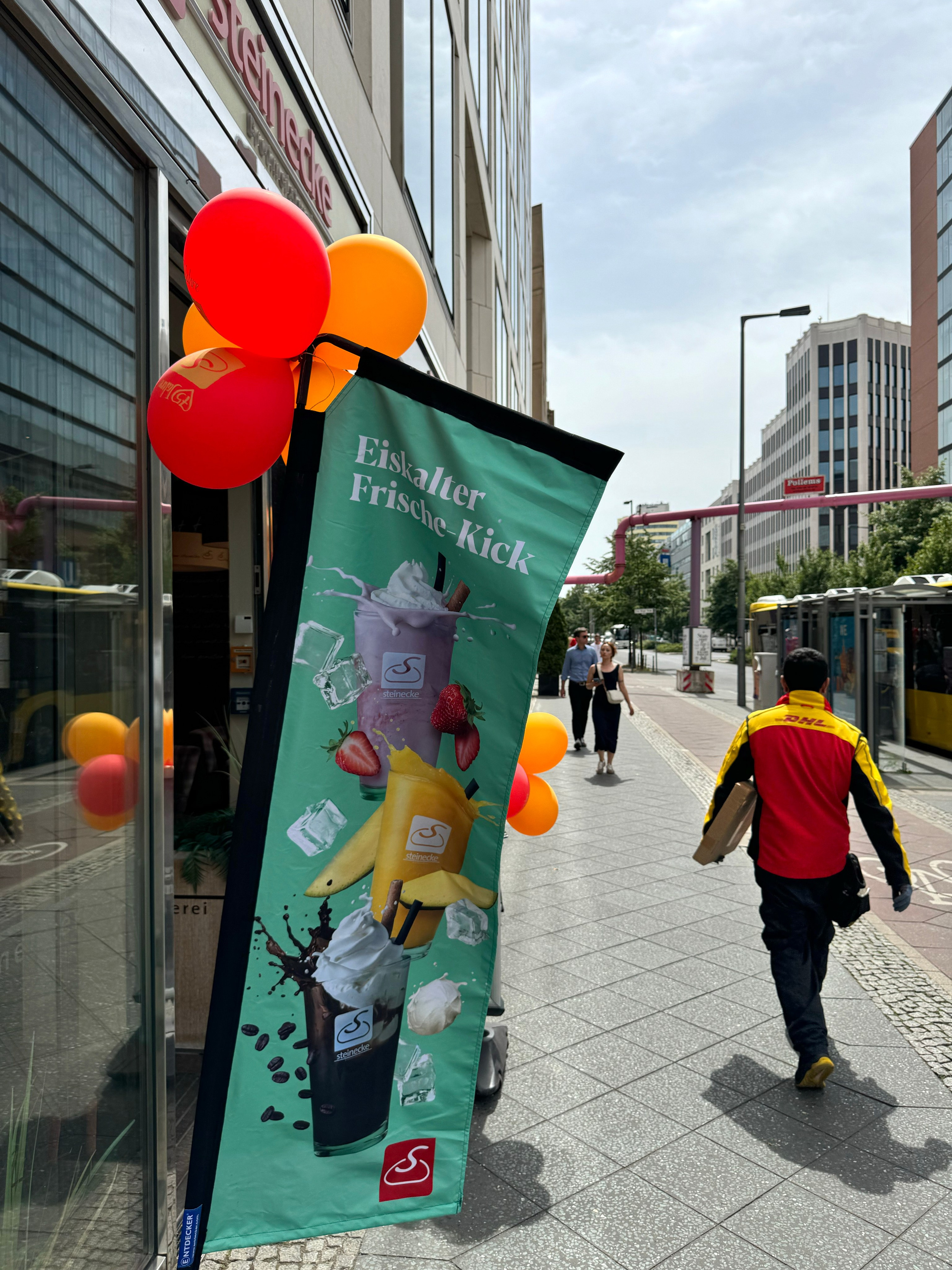 Berliner Mischung (in Farbe). BNW Around Photography