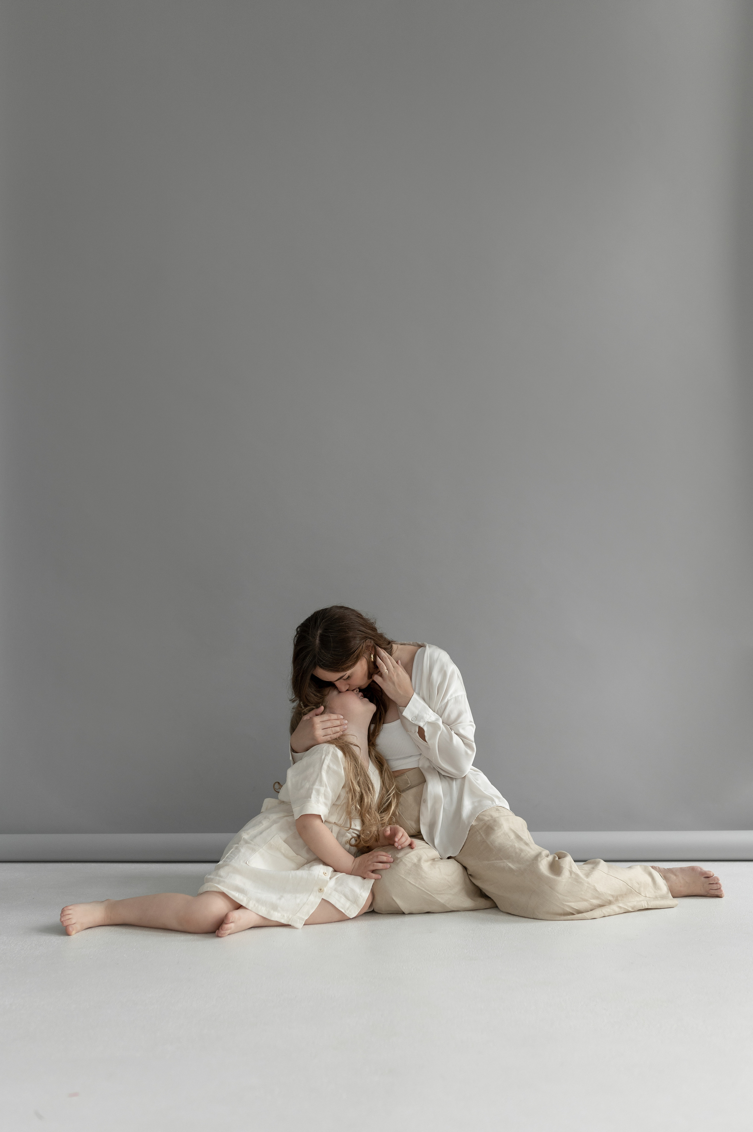 Denis, Veronika, Ariela, Joy, 2022. Wedding photographer in Wroclaw Warsaw Krakow Margarita Tuleiko