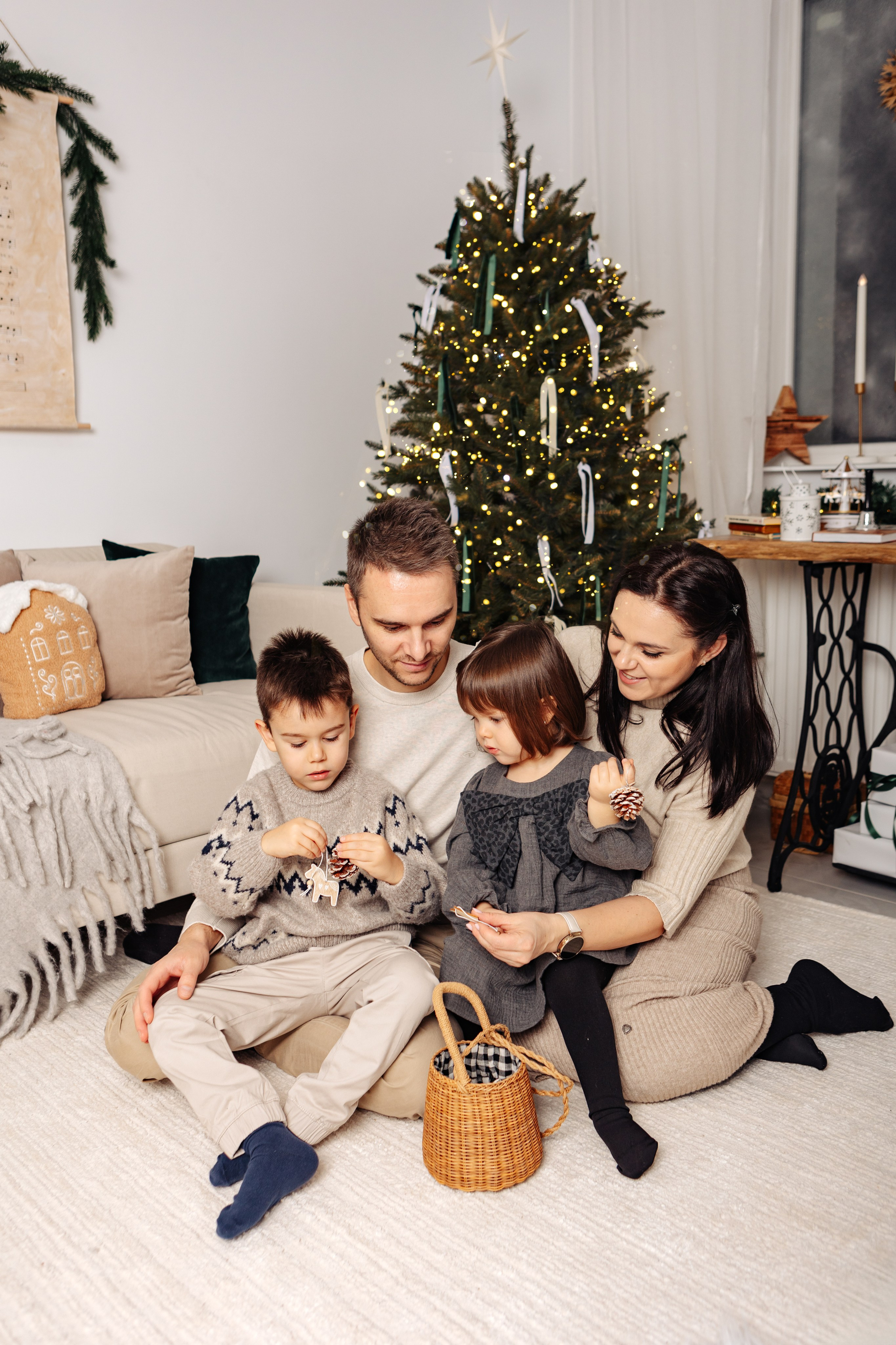 Familia Codreanu. Cristina Andronache fotograf Brașov fotograf de familie fotograf de nunta Brașov
