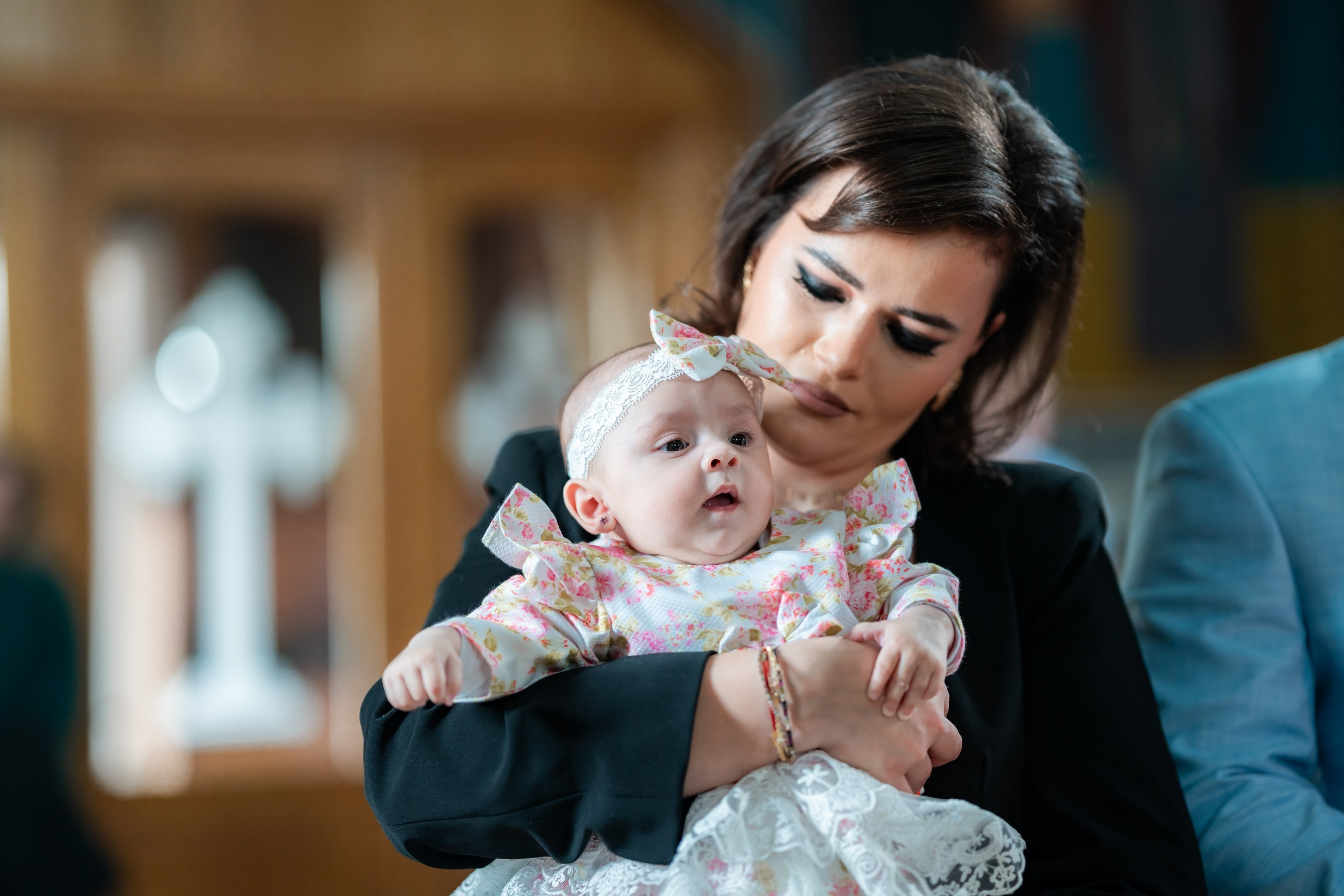 fotograf botez , fotografie botez Botoșani, fotograf Alin Chirilă, amintiri botez, fotografii botez, botez Miruna Parascheva, fotograf copii, fotografie botez în Botoșani-alt="botez , fotografie botez Alin Chirilă, amintiri botez, fotografii emoționante botez Botoșani"-- fotografii-botez-bebelus- amintiri-botez-micuț- moment-sfânt-crestinare- fotografie-emotionanta-botez- detalii-botez-bebelusi- parinti-fericiti-la-botez- fotograf-botez-profesionist- botez-in-biserica-ortodoxa- micuț-botezat-cu-emoție- zâmbete-și-lacrimi-la-botez- bebeluș-la-cristelniță- decor-botez-colorat- botez-cu-dragoste-și-credință- emotie-pura-la-botez- fotograf-botez-botosani- botez-iasi-suceava-fotograf- amintiri-nepretuite-botez-- Preotul ținându-l pe micuțul Mathias Gabriel la botez, în biserica Înălțarea Domnului, Copălău  - Detalii de la botezul lui Mathias – lumânare, trusou și icoană  - Familia lui Mathias Gabriel alături de micuț, în ziua botezului  - Portret emoționant cu mama și bebelușul în brațe, în biserică,fotograf profesionist evenimente Botoșani, Iași, Suceava, Fălticeni, Bacău, Pașcani, Roman - AlinoFotoStudio by Alin Chirilă - servicii foto nuntă, botez, cununie, ședințe foto creative, albume personalizate, fotografii emoționante și calitative pentru cele mai importante momente din viață,fotograf nuntă Botoșani Alin Chirilă,  ședință foto botez Iași - AlinoFotoStudio,  servicii fotograf profesionist evenimente Suceava,  fotograf cununie civilă Fălticeni - Alin Chirilă,  album foto nuntă personalizat Bacău.“Bebeluș botezat în biserică, ținut în brațe de nași”	•	“Detaliu cu lumânarea de botez decorată cu flori albe”	•	“Părinți emoționați alături de copilul lor la ceremonia de botez”	•	“Masa festivă de botez cu decor tematic și tort personalizat”	•	“Momentul în care preotul toarnă apă sfințită pe fruntea bebelușului”	“Bebeluș în rochie albă de botez, zâmbind în brațele mamei”	•	“Detaliu cu cruciulița de botez așezată pe o pernă de satin”	•	“Părinți și nași aprinzând lumânările în timpul ceremoniei de botez”	•	“Tort de botez decorat cu figurine tematice și numele copilului”	•	“Copil botezat dormind liniștit în pătuțul decorat festiv”	•	“Momentul în care preotul binecuvântează copilul în fața altarului”	•	“Invitați adunându-se în jurul mesei festive la petrecerea de botez”	•	“Bebeluș ținând în mână o jucărie personalizată primită la botez”	•	“Familie fericită pozând împreună după ceremonia de botez”	•	“Decor tematic cu baloane și flori la locația petrecerii de botez” fotograf Botoșani fotograf evenimente fotograf botez Alin Chirila fotograf alinofotostudio.fotograf botez Amelis Maria, fotografie botez Botoșani, fotograf Alin Chirilă, amintiri botez, fotografii botez, botez Amelis Maria, fotograf copii, fotografie botez în Botoșani,