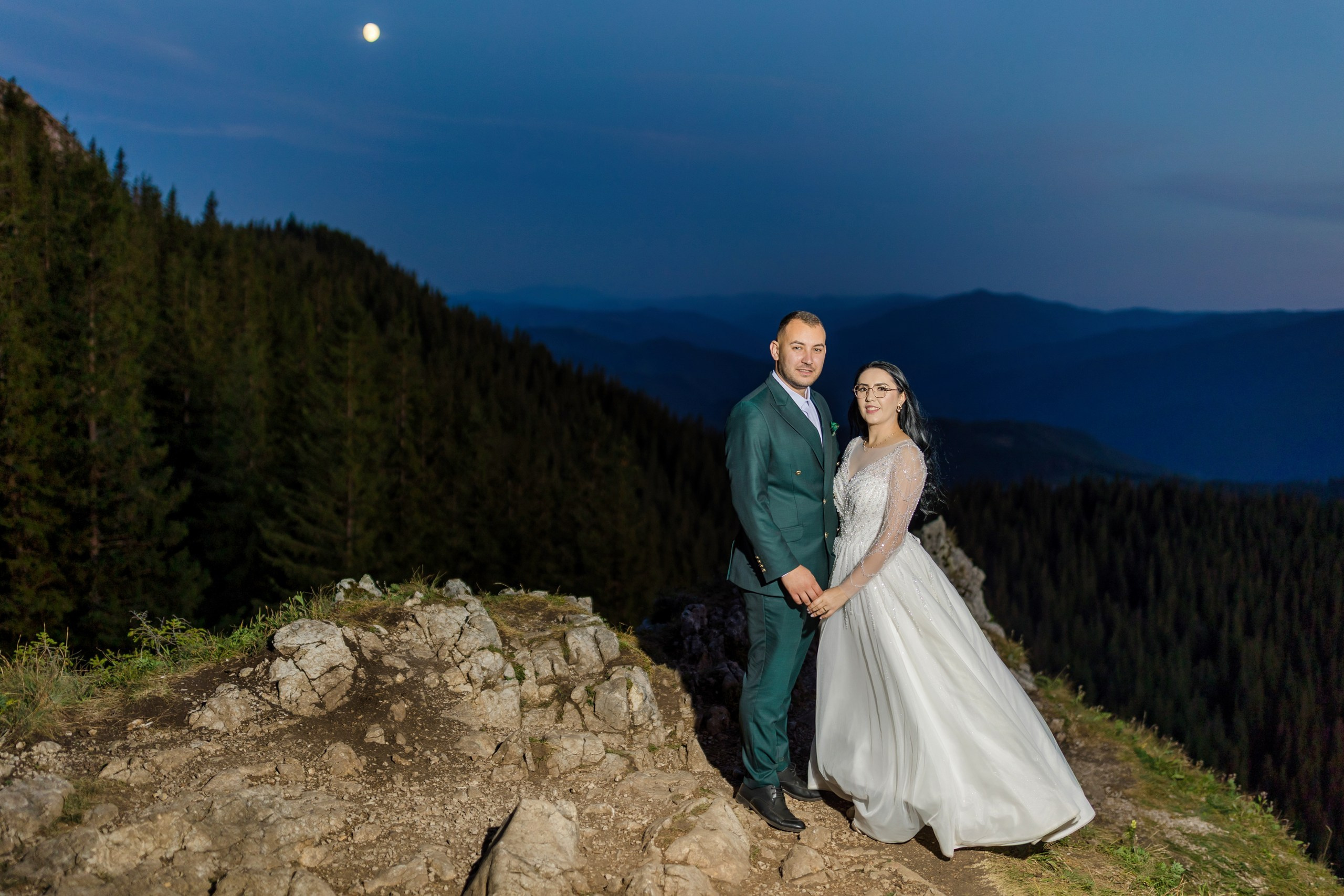 - nunta--fotograf-profesionist-botosani  - fotografie-nunta-romantica - imagini-nunta-in-natura-alin-chirila-fotograf  - fotografii-cuplu-indragostit-nunta-botosani  - sedinta-foto-miri-andrei-iustina-alinofotostudio  - amintiri-din-nunta-realizate-de-fotograf-profesionist  - povestea-nuntii-andrei-si-iustina-in-imagini-alinofotostudio-fotograf evenimente- evenimente Botoșani -fotograf Suceava - fotograf Iași- servicii foto. servicii foto Botoșani. servicii foto video Botoșani. fotograf nunta. fotograf evenimente. fotograf nunta Botoșani. Alin chirila. Alin chirila fotograf. Alinofotostudio.- servicii foto. servicii foto Botoșani. servicii foto video Botoșani. fotograf nunta. fotograf evenimente. fotograf nunta Botoșani. Alin chirila. Alin chirila fotograf. Alinofotostudio.fotograf stare civilă,poze stare civilă,album foto stare civilă,servicii foto suceava,fotograf evenimente suceava,fotograf nuntă suceava,poze cununie civilă,ședință foto stare civilă,sesiune foto suceava,fotograf profesionist suceava,fotograf botosani,stare civila botosani,alinofotostudio,alin chirila fotograf.servicii foto. servicii foto Botoșani. servicii foto video Botoșani. fotograf nunta. fotograf evenimente. fotograf nunta Botoșani. Alin chirila. Alin chirila fotograf. Alinofotostudio.fotograf stare civilă,poze stare civilă,album foto stare civilă,servicii foto suceava,fotograf evenimente suceava,fotograf nuntă suceava,poze cununie civilă,ședință foto stare civilă,sesiune foto suceava,fotograf profesionist suceava,fotograf botosani,stare civila povestitor prin fotografiebotosani,alinofotostudio,alin chirila fotograf,servicii foto. servicii foto Botoșani. servicii foto video Botoșani. fotograf nunta. fotograf evenimente. fotograf nunta Botoșani. Alin chirila. Alin chirila fotograf. Alinofotostudio.fotograf stare civilă,poze stare civilă,album foto stare civilă,servicii foto suceava,fotograf evenimente suceava,fotograf nuntă suceava,poze cununie civilă,ședință foto stare civilă,sesiune foto suceava,fotograf profesionist suceava,fotograf botosani,stare civila botosani,alinofotostudio,alin chirila fotograf,cununie religioasă botoșani,andreea și neculai,capela militară botoșani,foto conacul zăicești,fotograf nuntă botoșani,fotograf cununie religioasă,foto evenimente botoșani,poze cununie capela militară,ședință foto zăicești,fotograf profesionist botoșaniMire și mireasă – Sergiu & Liliana – ziua nunții, 2024  - Emoții în ziua nunții – Sergiu și Liliana  - Dansul mirilor – fotografie artistică nuntă 2024  - Sedinta foto romantică în natură – Sergiu & Liliana  - Rochia de mireasă și detalii de nuntă elegan-Album de cununie civilă Florin și Anda – Fotografii profesionale realizate de Alin Chirilă în Botoșani -fotograf prin fotografie-Ședință foto Trash the Dress pe muntele Rarău cu Iulian și Iuliana – fotografie de cuplu, natură montană, emoție autentică surprinsă de Alin Chirilă, povestitor prin fotografie.- "Iulian și Iuliana pe crestele Rarăului – fotografie Trash the Dress în natură"  - "Cuplu îmbrățișat la apus pe muntele Rarău – ședință foto după nuntă"  - "Rochie de mireasă în vânt pe munte – Trash the Dress Rarău-1. Iulian și Iuliana pe muntele Rarău – ședință foto Trash the Dress în natură, cu peisaj montan spectaculos  2. Cuplu în îmbrățișare pe Rarău – emoție autentică surprinsă după nuntă  3. Rochie de mireasă în bătaia vântului – fotografie artistică Trash the Dress în munți  4. Mire și mireasă privind spre orizont – dragoste și libertate pe muntele Rarău  5. Iuliana zâmbind în rochia de mireasă – portret în natură, Trash the Dress  6. Iulian ținându-și mireasa de mână – ședință foto romantică pe munte  7. Detaliu cu rochia pe stâncă – estetică naturală Trash the Dress Rarău  8. Cuplu în mers pe poteca Rarăului – fotografie simbolică de după nuntă  9. Apus de soare pe Rarău în spatele mirilor – imagine de poveste Trash the Dress  10. Iulian și Iuliana râzând împreună – momente autentice surprinse de Alin Chirilă, povestitor prin fotografie