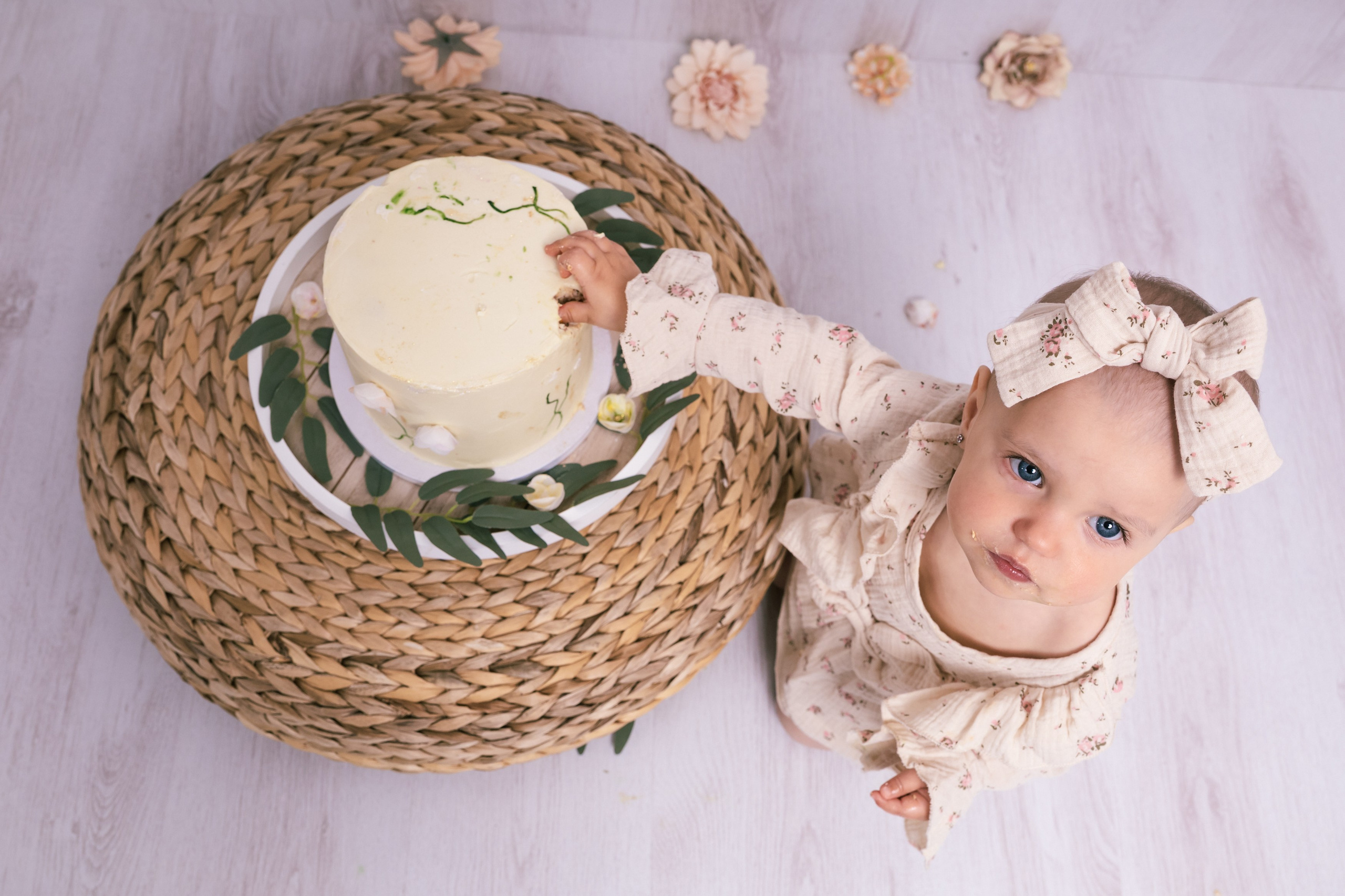 Mash cake focení — sladká oslava 1. narozenin. Lifestyle a rodinná fotografka v Pisku Oxana Telupilova