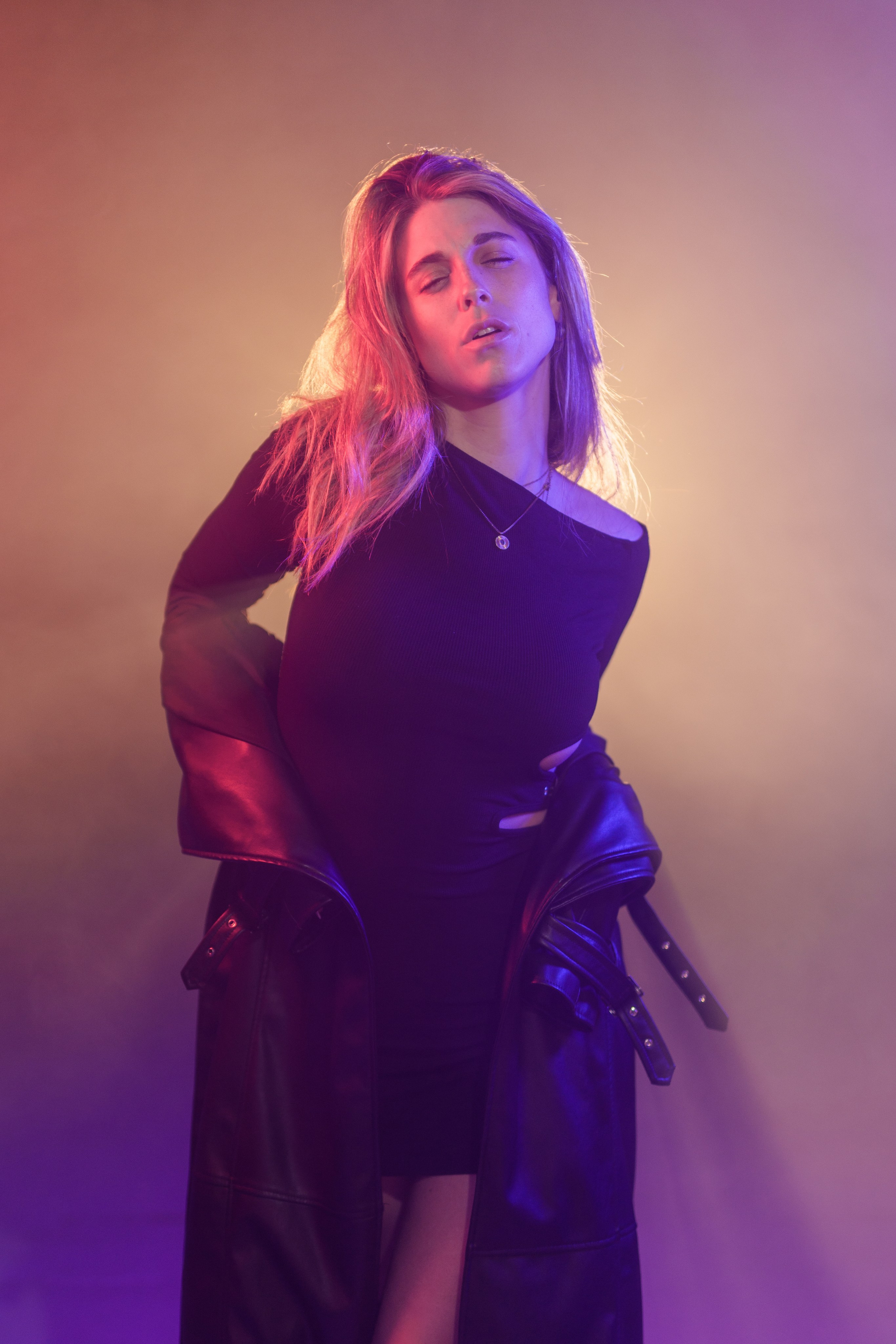 „Kölsch&Shoot“ in Cologne w/ Lisa (Set #5). URBANSTREETFILES.ART