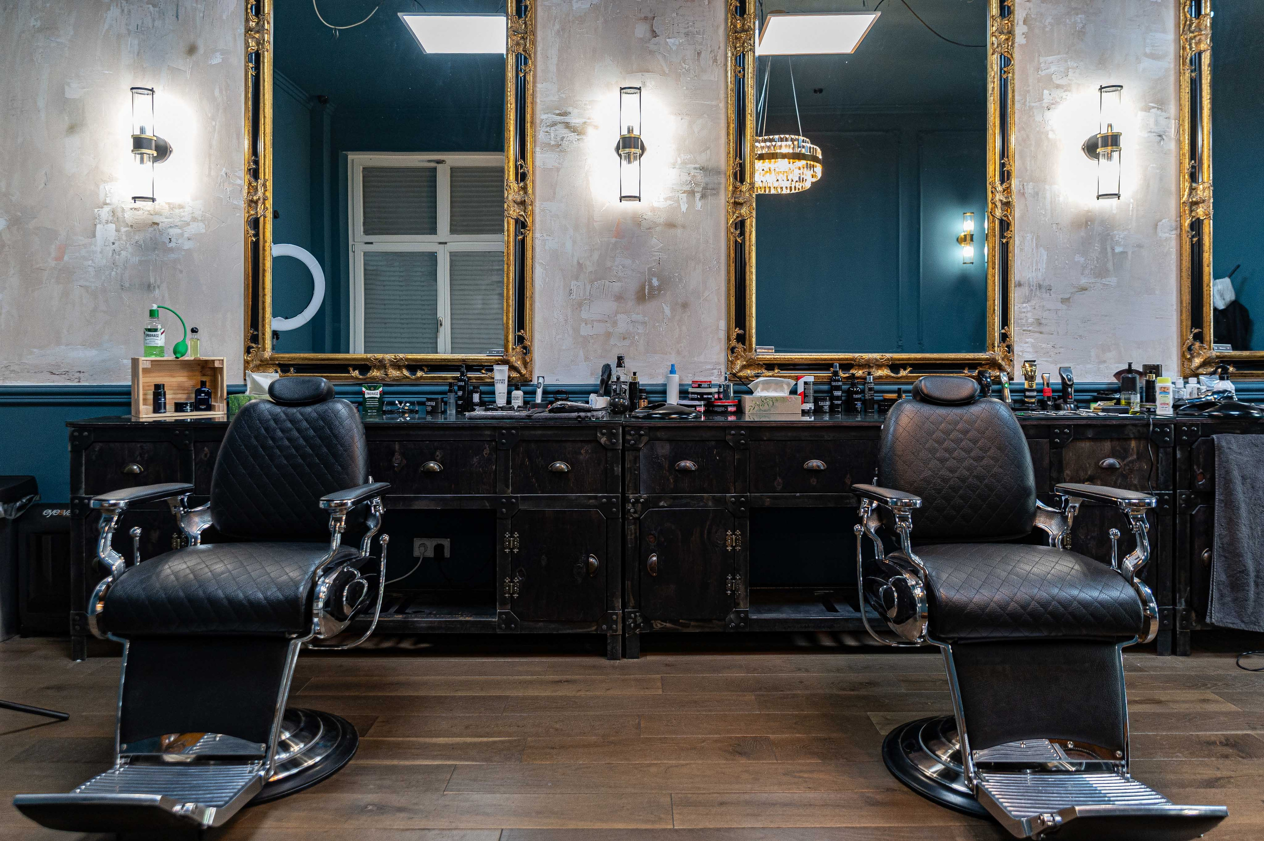 Detailaufnahme der Innenarchitektur im Fade Club Barbershop Berlin.