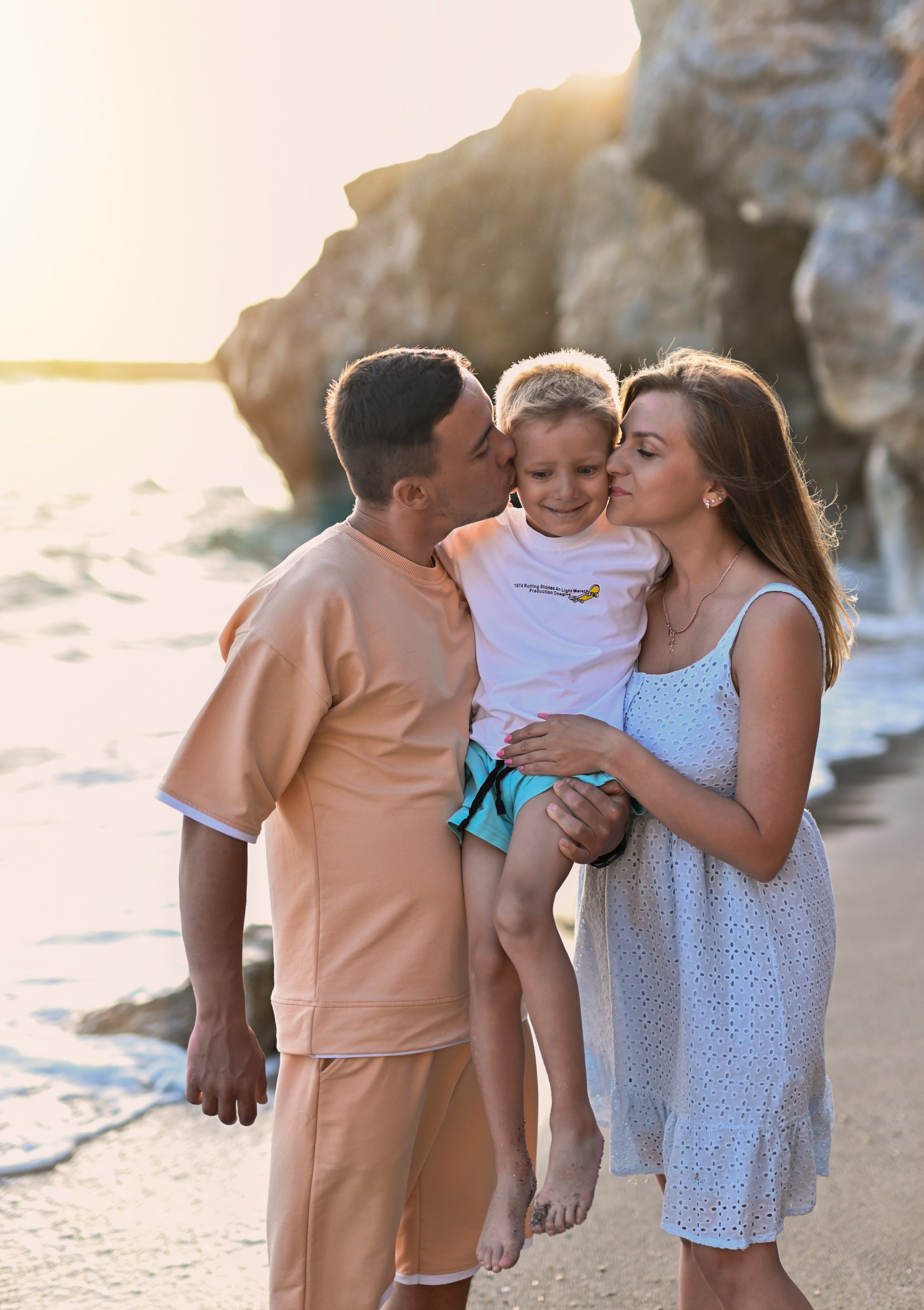 Семейные съемки на диком пляже в Конаклы. Photographer in Alanya, Side, Manavgat. Türkiye