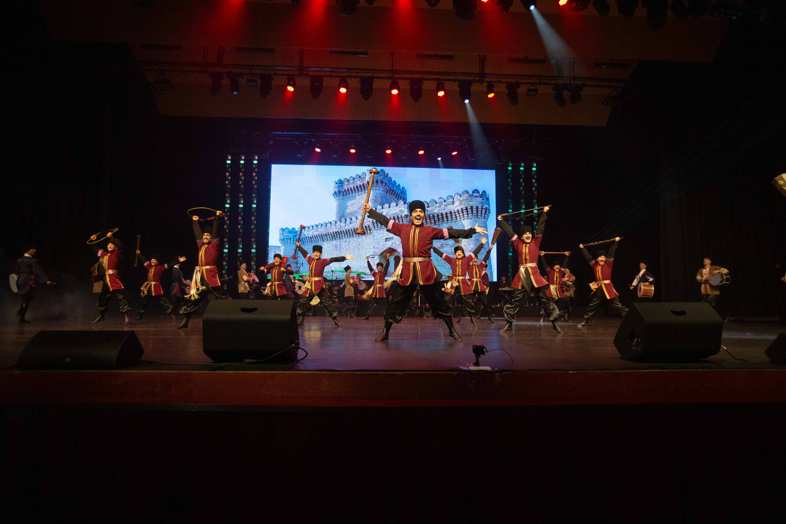 STATE DANCE ENSEMBLE. Wedding&Event photographer Ismail Rzayev in Baku