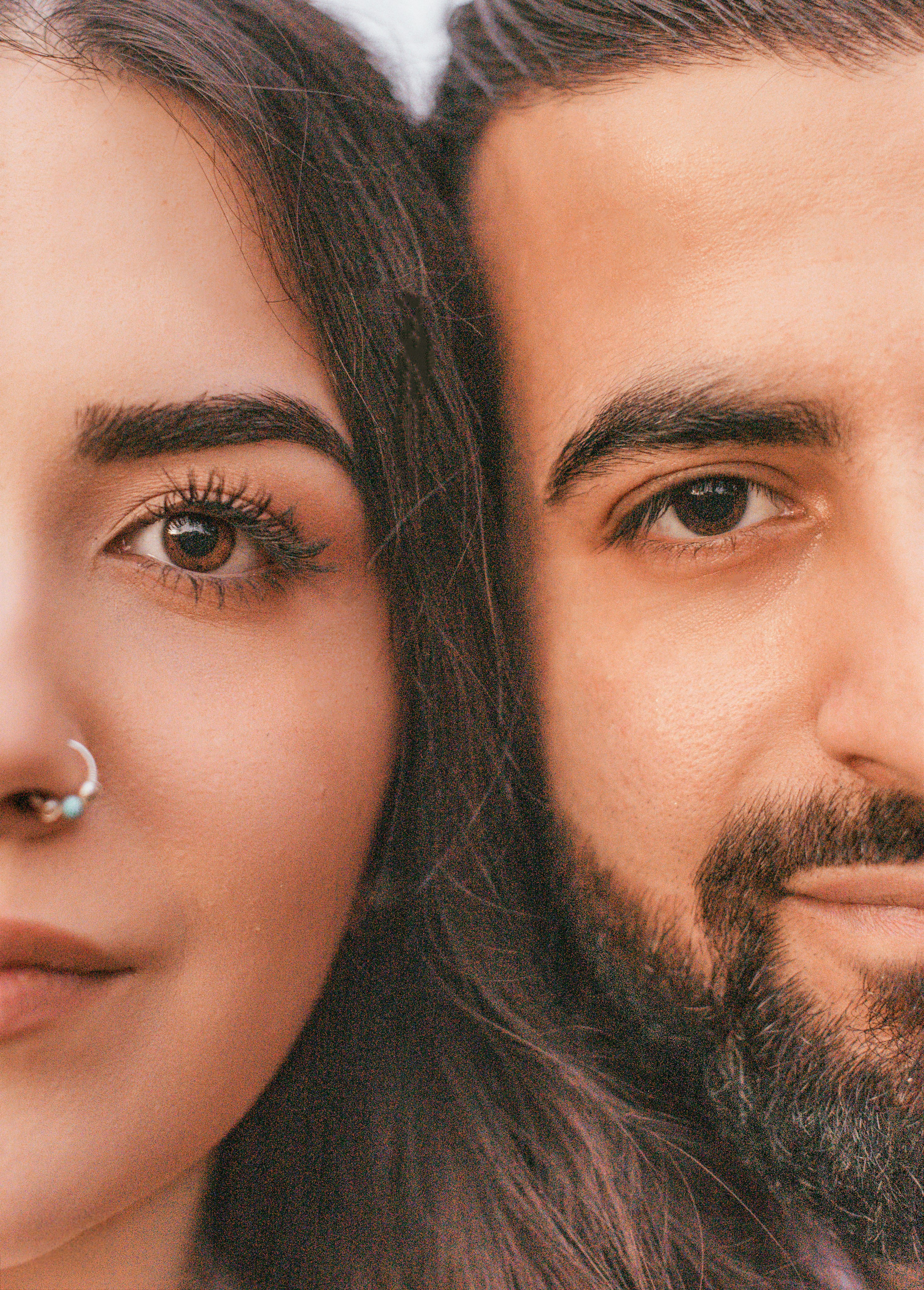 Marié et mariée sur la terrasse d’un hôtel à Paris