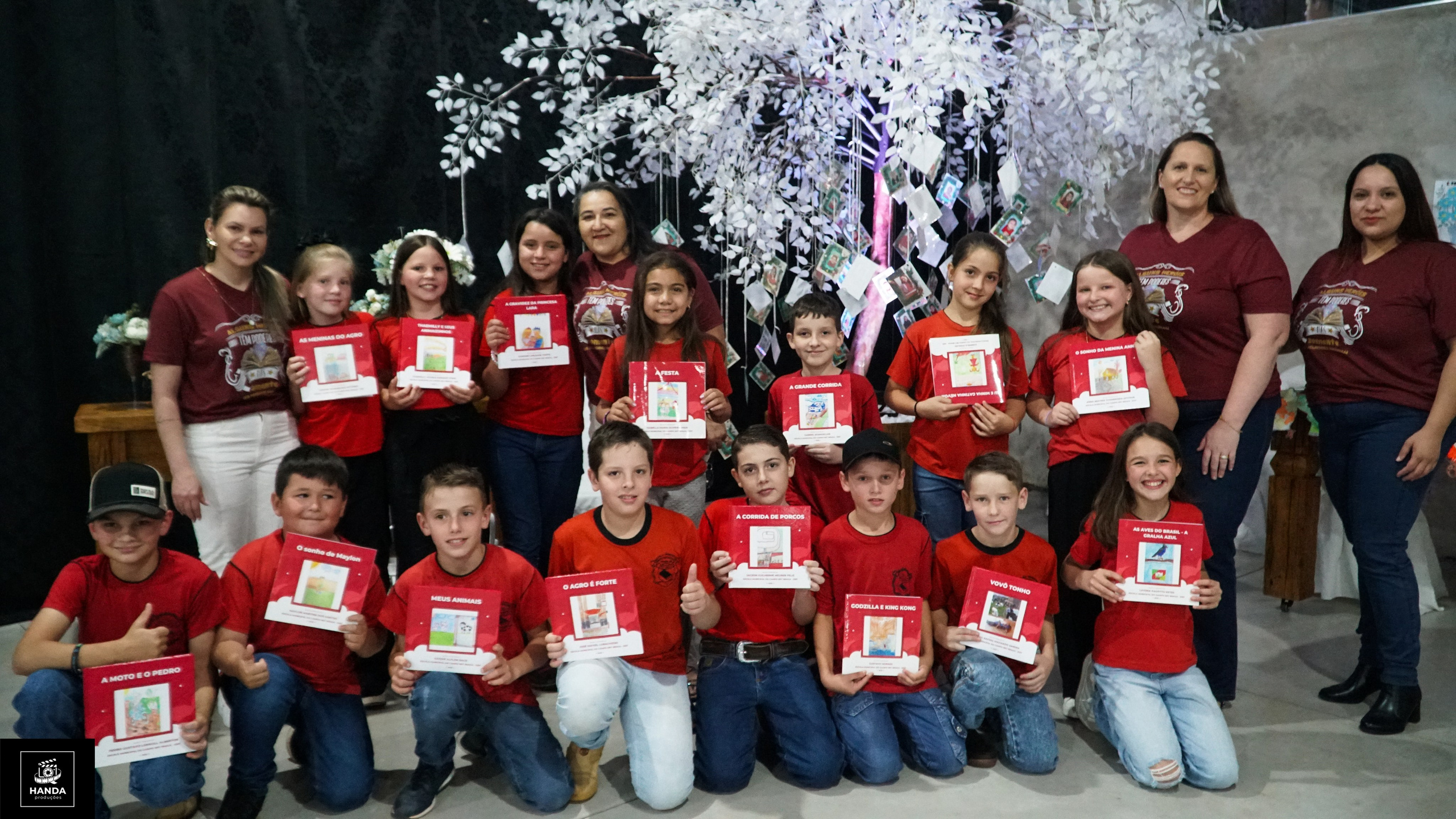 Noite autógrafos colégio Aurélio Buarque de Holanda. Handa Produções