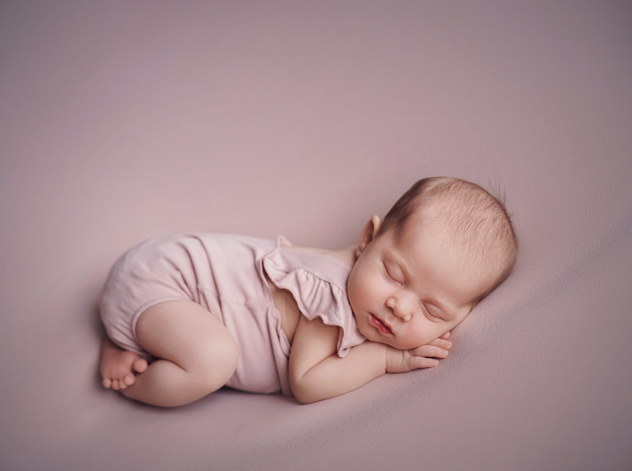 MATERNITY & NEWBORN professional Photography by Irene Chaikeen. Irene Chaikeen | Maternity and newborn photoshoot in Essex/London