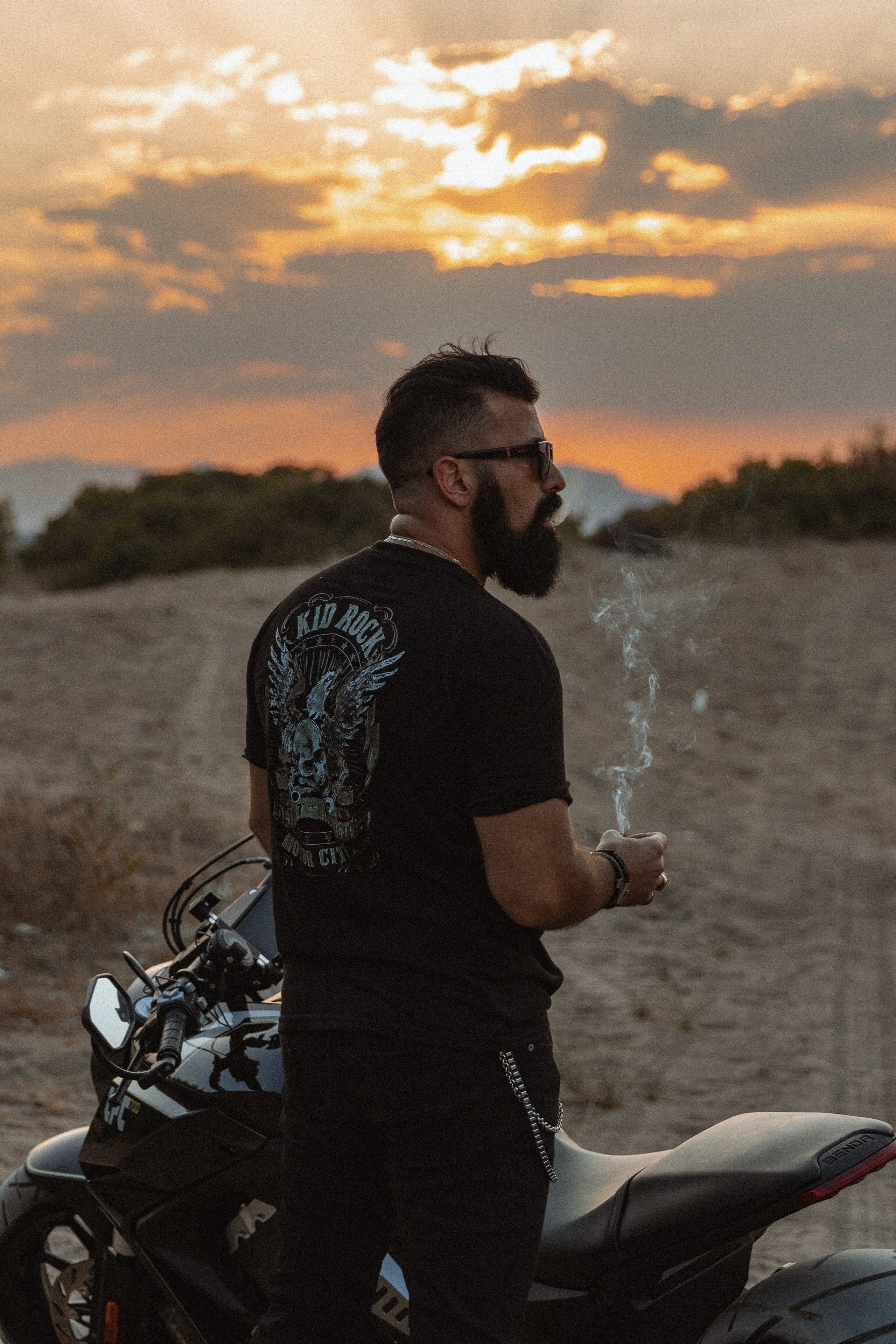 Мужская фотосессия в Анталии. Фотосессия для мужчин. Фото с мотиком. Мужская фотосессия в Анталии. Мужская фотосессия в Турции.