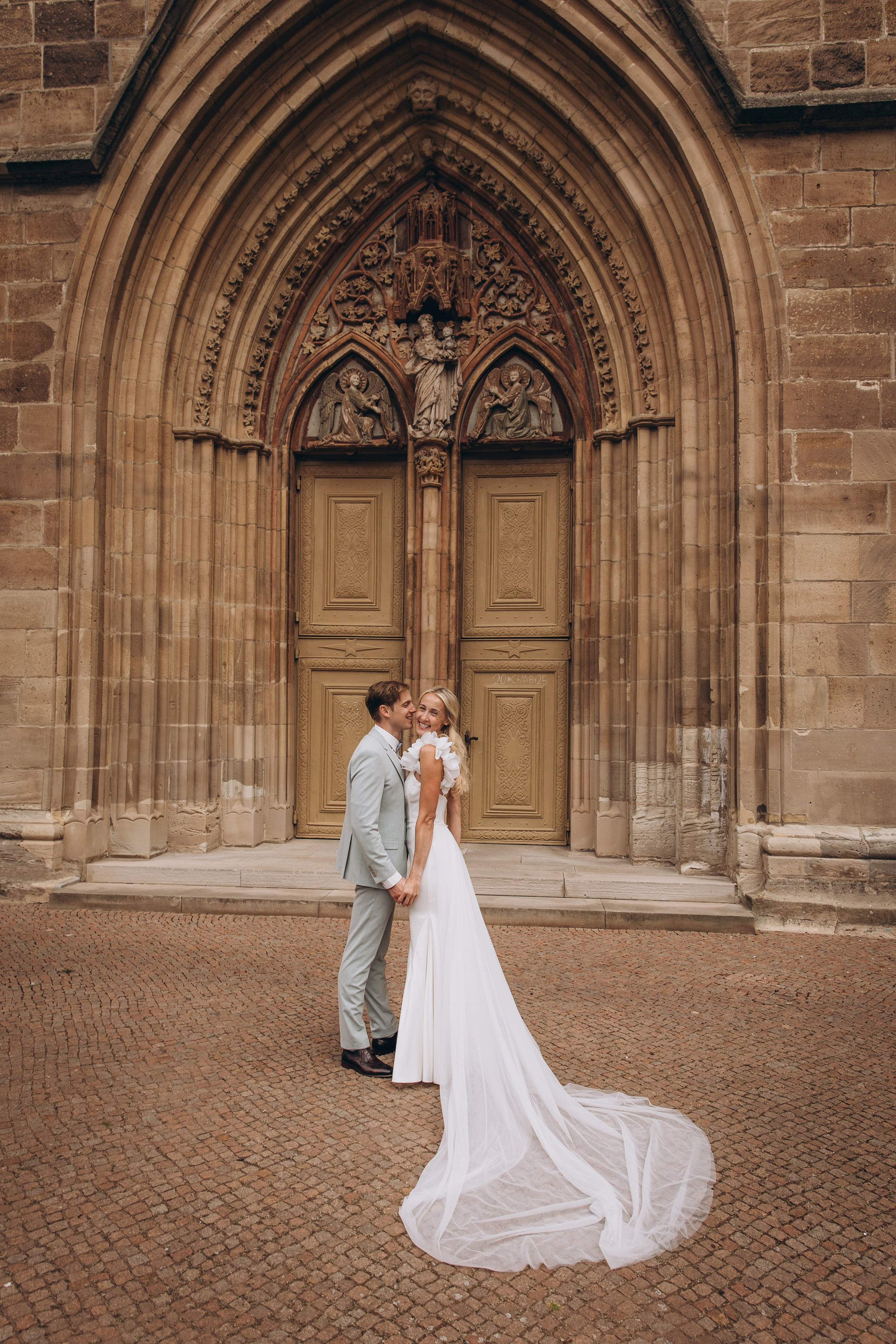 Svetlana and Yann. Hochzeitsgeschichten – Professionelle Hochzeitsfotografie & Videografie in Deutschland, Italien, Spanien und ganz Europa