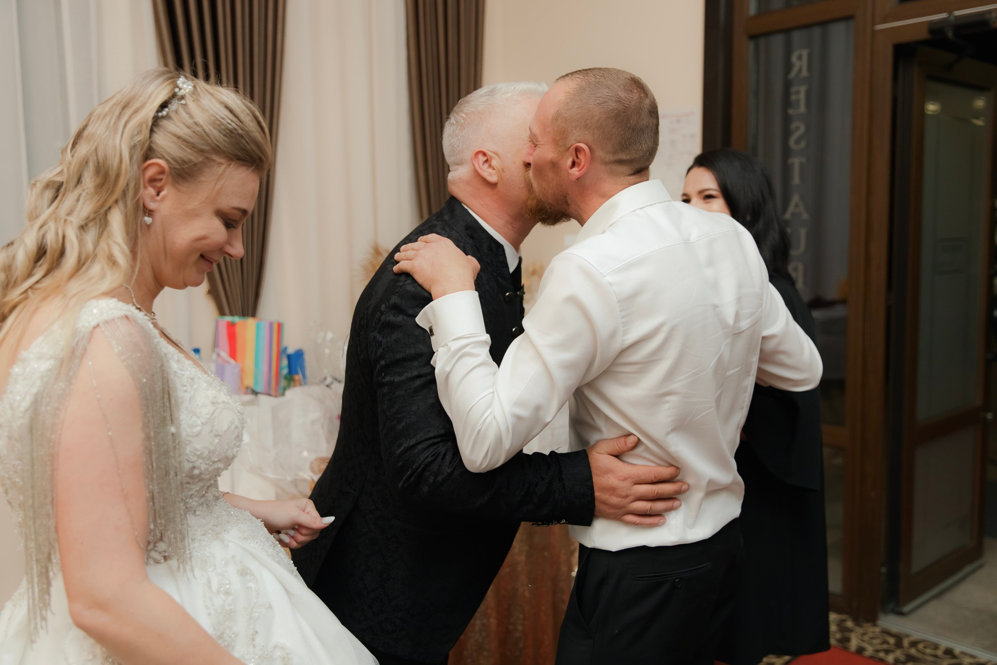 Mihai & Oana. Servicii foto-video profesionale, pentru momente de neuitat