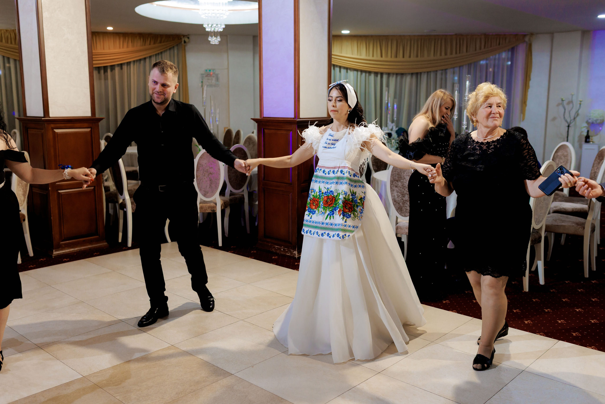Loredana & Emilian – Ziua Nunții | Videografie - fotografie Botez Suceava, Iași, Botoșani. Servicii foto-video profesionale, pentru momente de neuitat