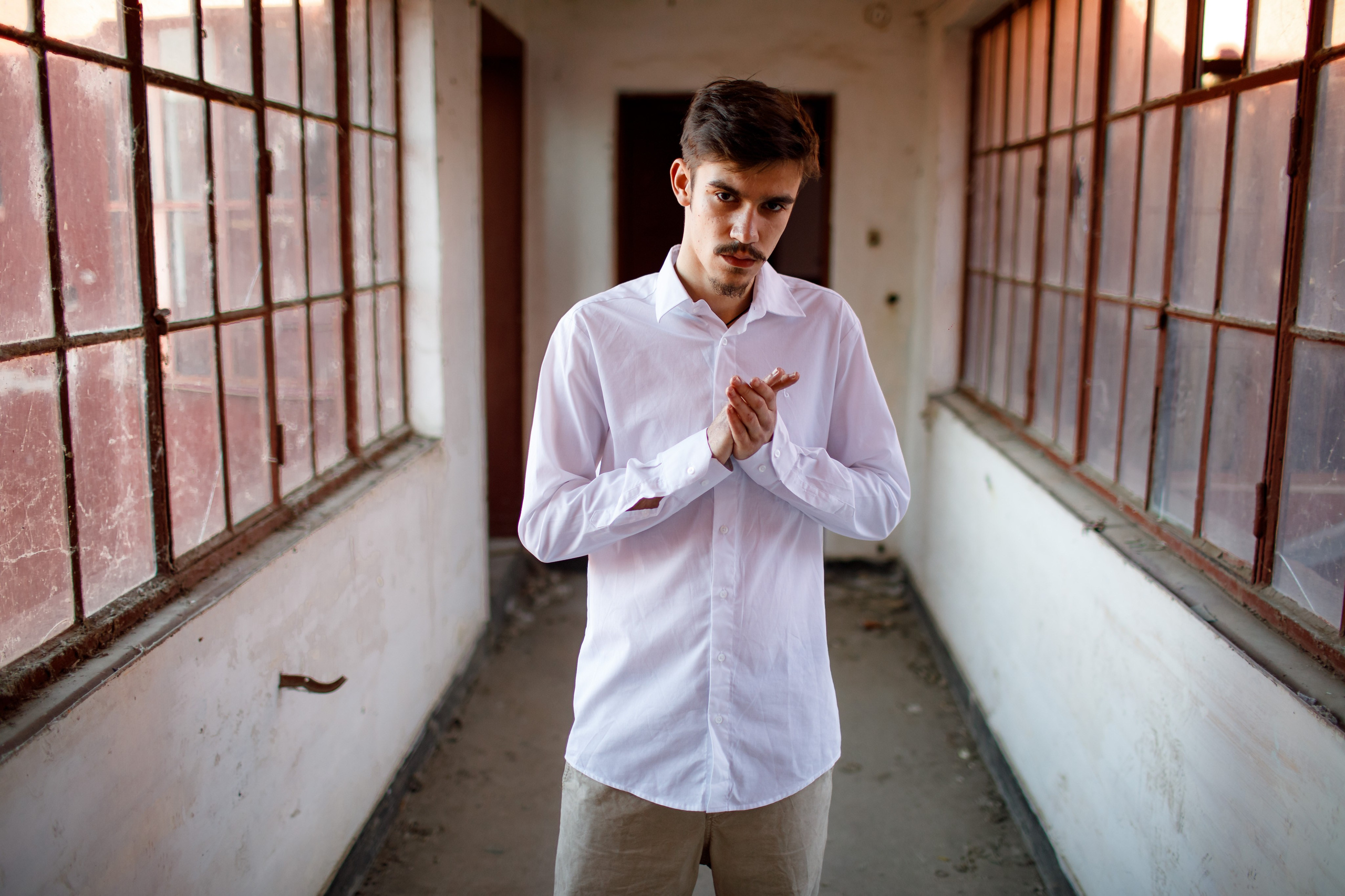 Teba 200 lei/ toată clasa. Trendy Albums