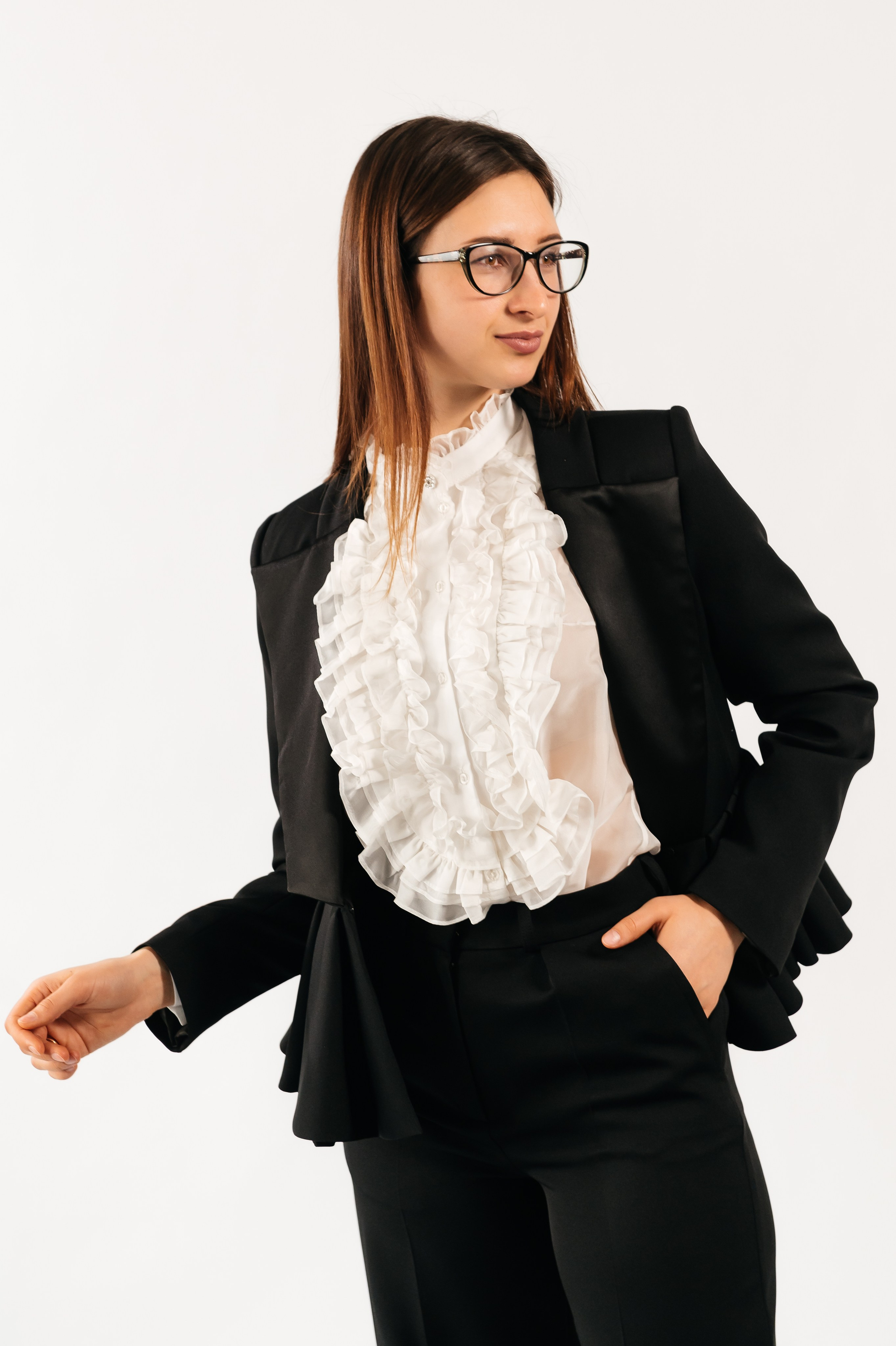 Compleu: sacou și pantaloni. Designer vestimentar: elaborarea, proiectarea și confectionare…