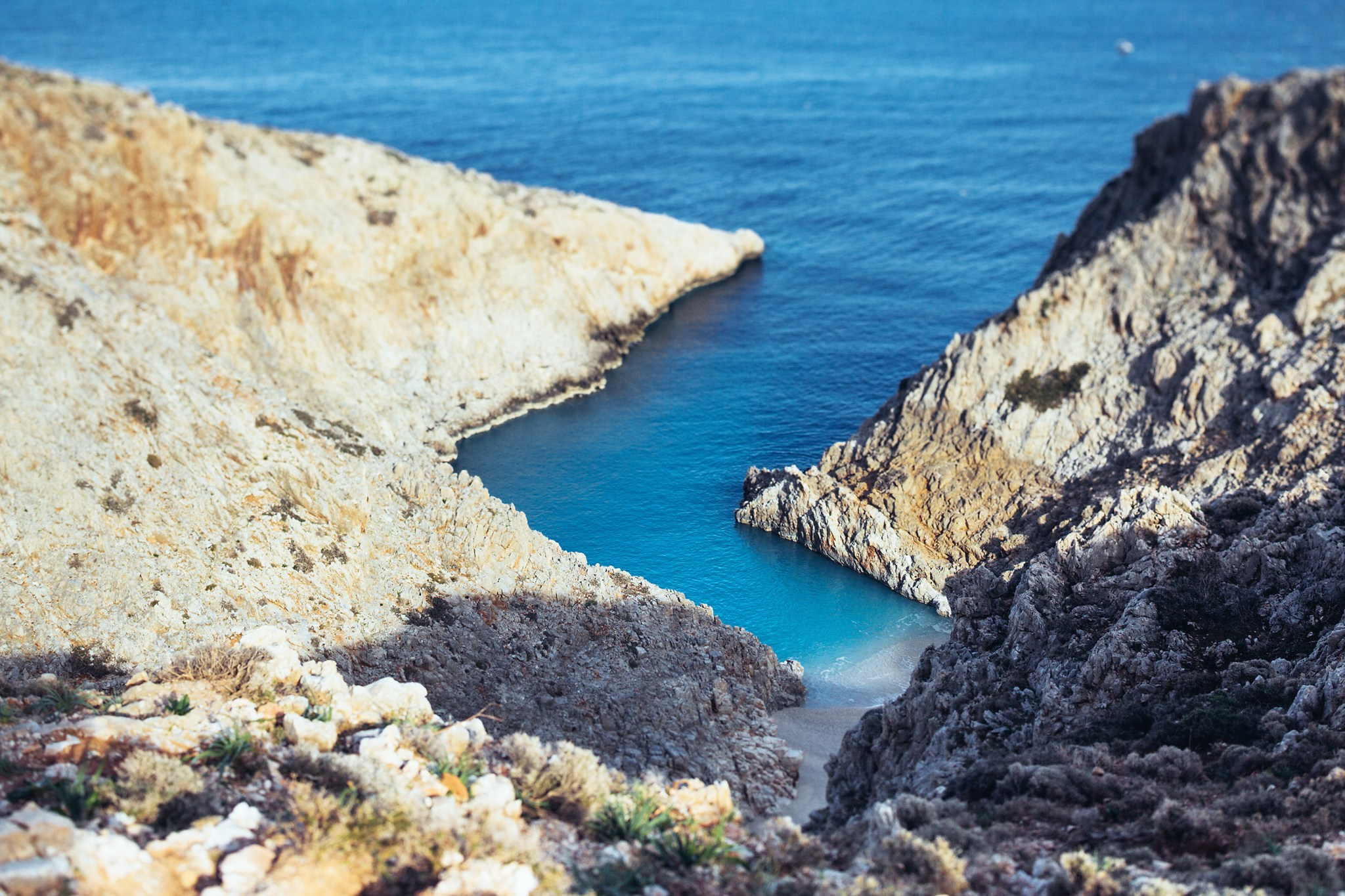 Ronalds & Svetlana, Crete. Denny Savon — Photographer in Santorini | Weddings, Love Stories & Flying Dress