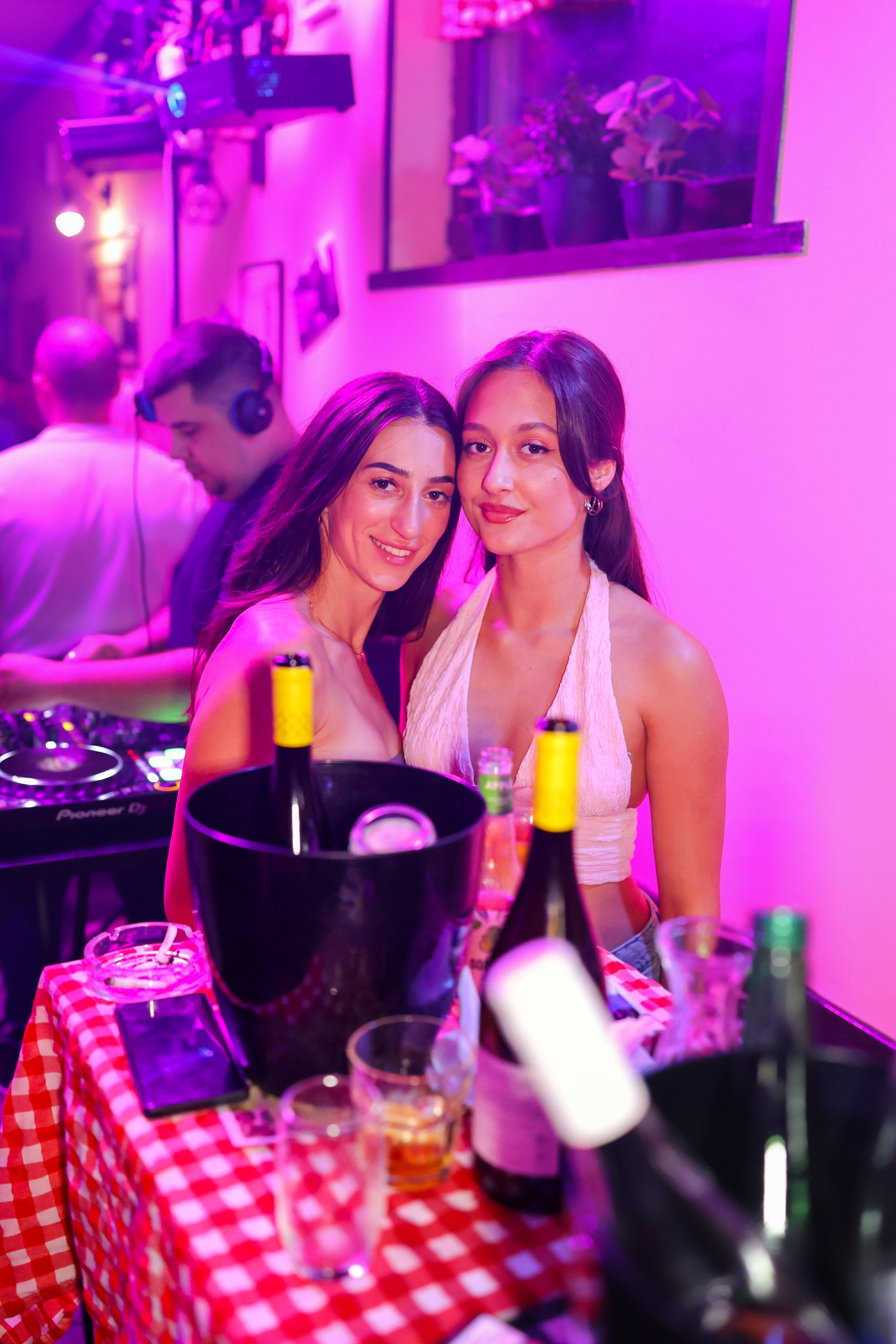 Zurke 90tih — Kafana Gradska Biblioteka. Foto Simic Jagodina
