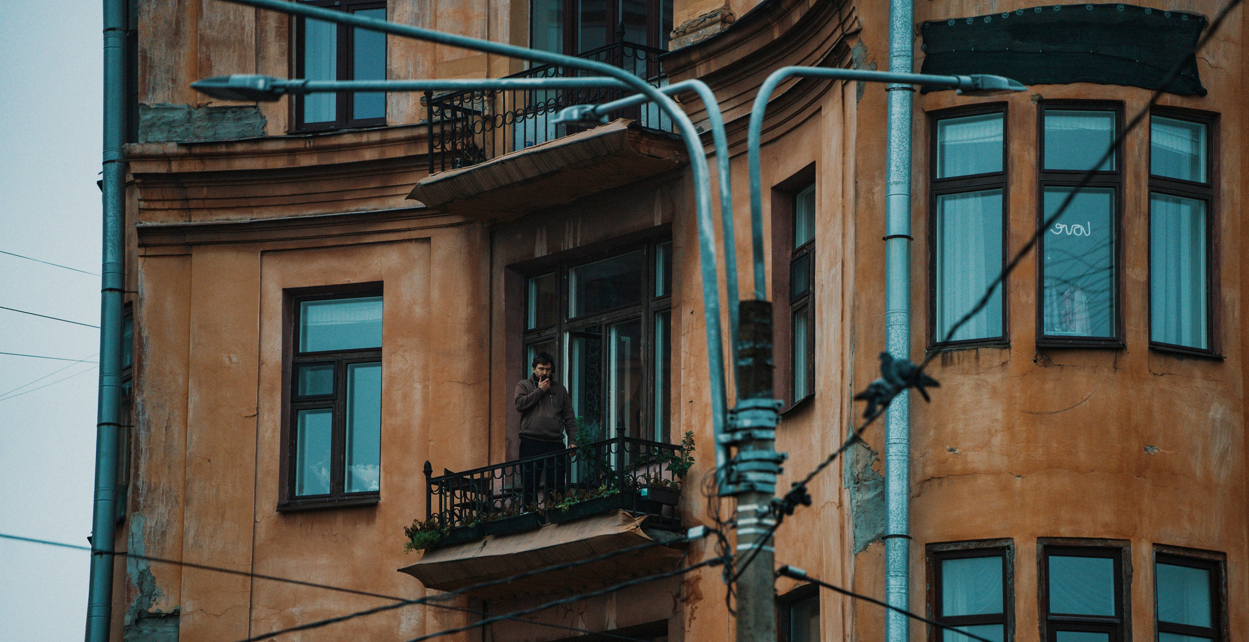 2025. Стрит-фотография, полная абсурда, идиотизма и красоты