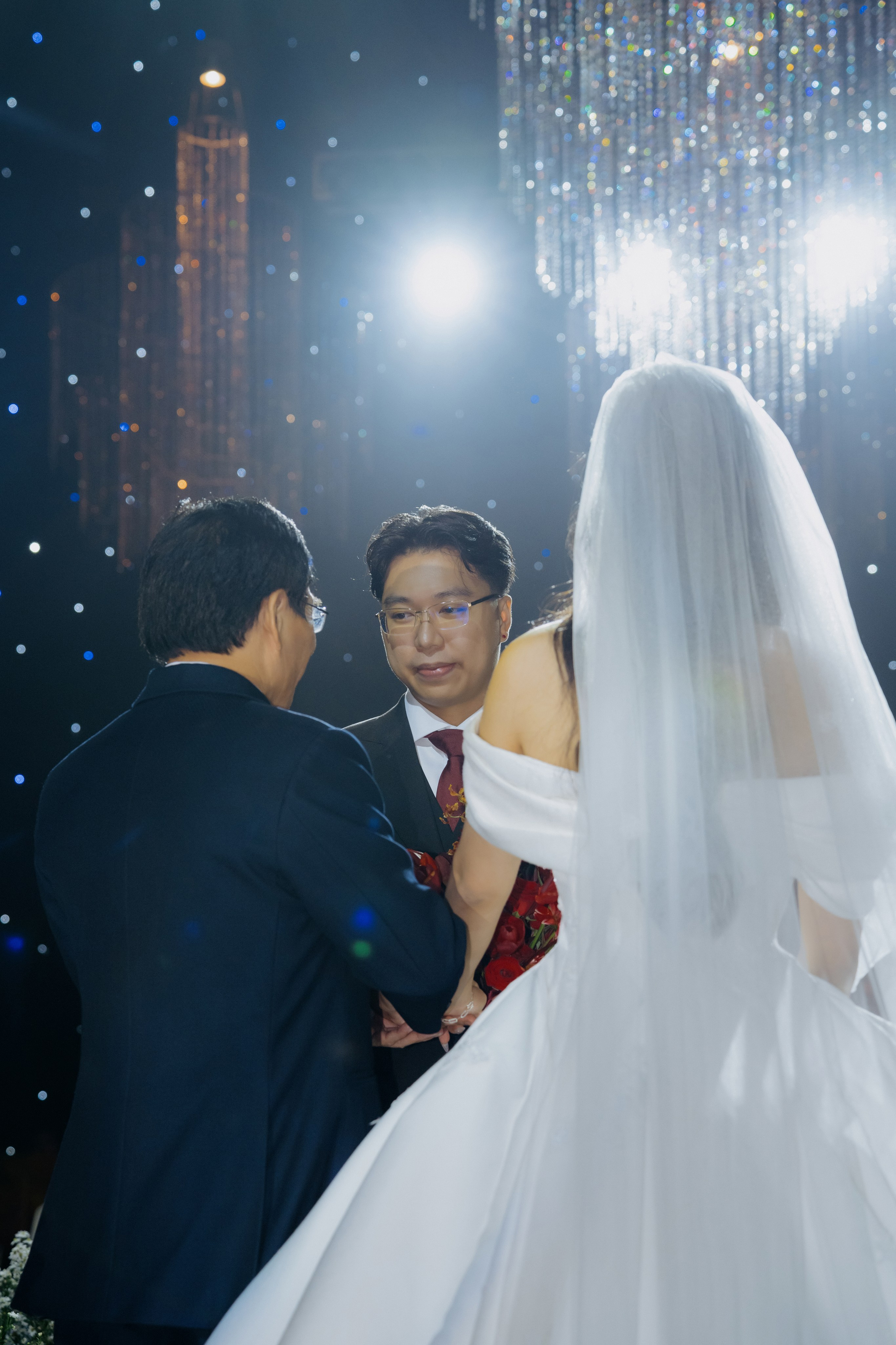 DAT & TU / Wedding Party. Saigon Wedding Present | Art Beyond Moments
