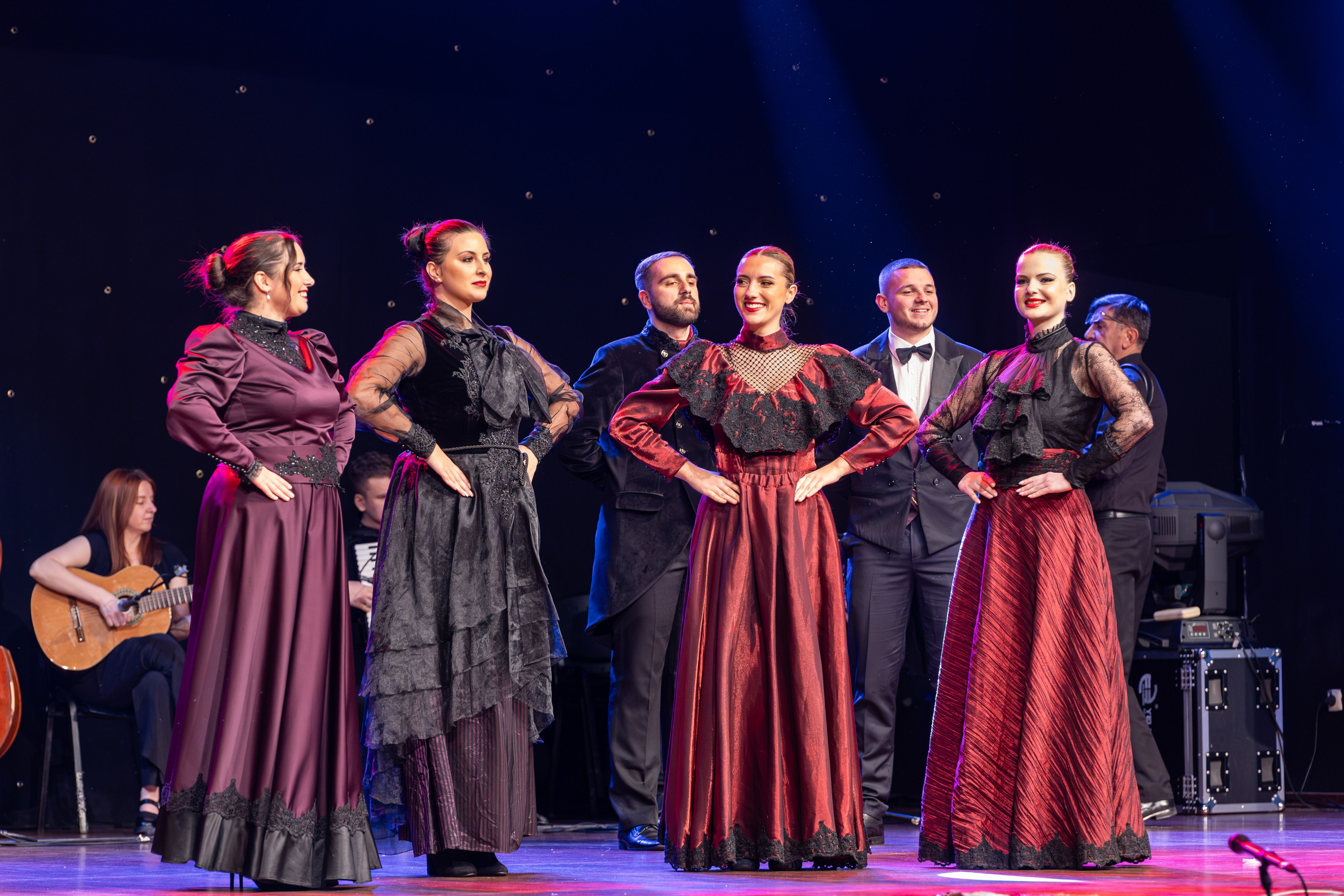 Folklorni koncert RKUD Proleter — Dom Mladih. Namir Čomaga — fotograf iz Sarajeva, portreti, tradicija i kultura u fokusu objektiva