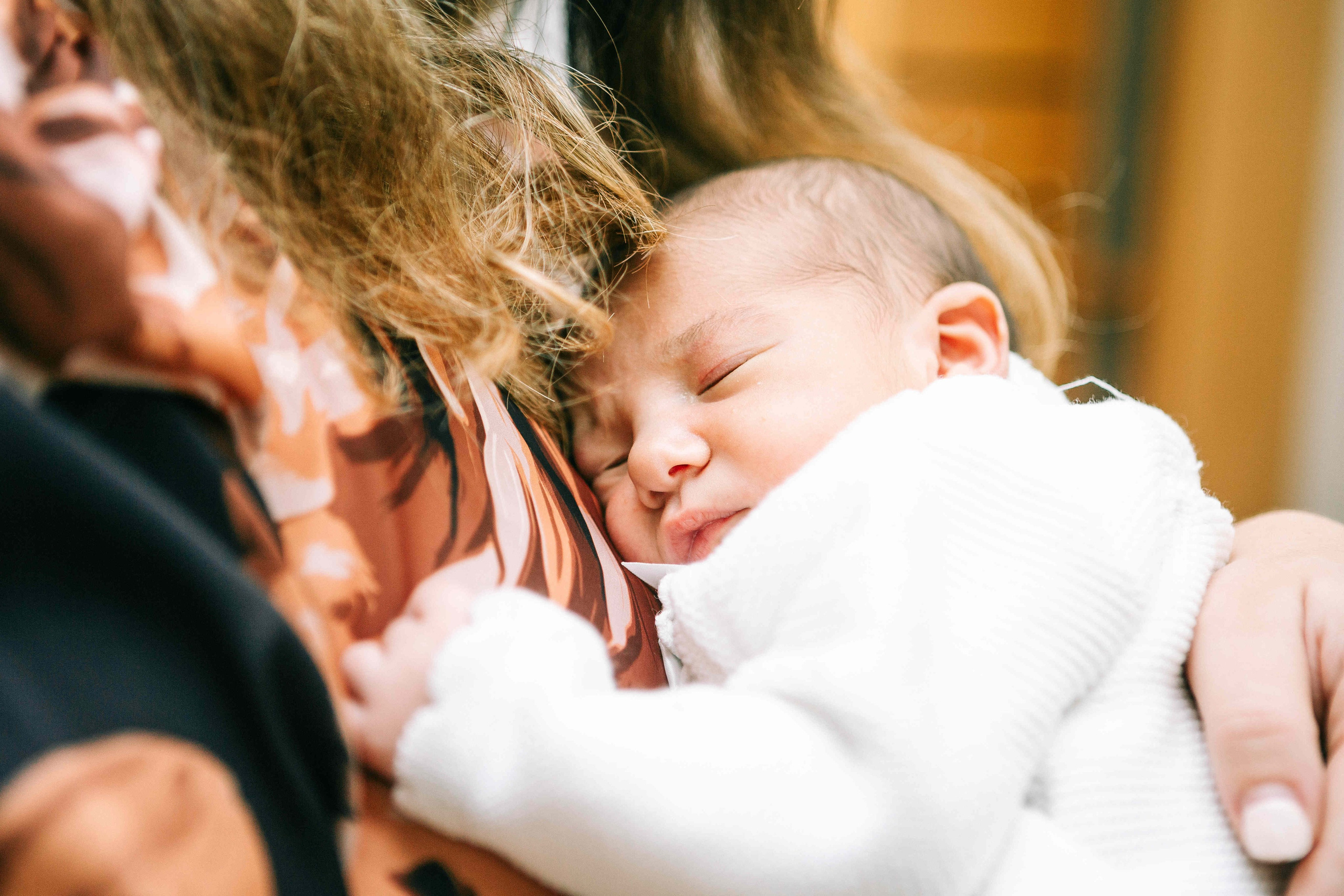 BRITH MILA IN THE SMALL SYNAGOGUE. PHOTOGRAPHER IN ISRAEL